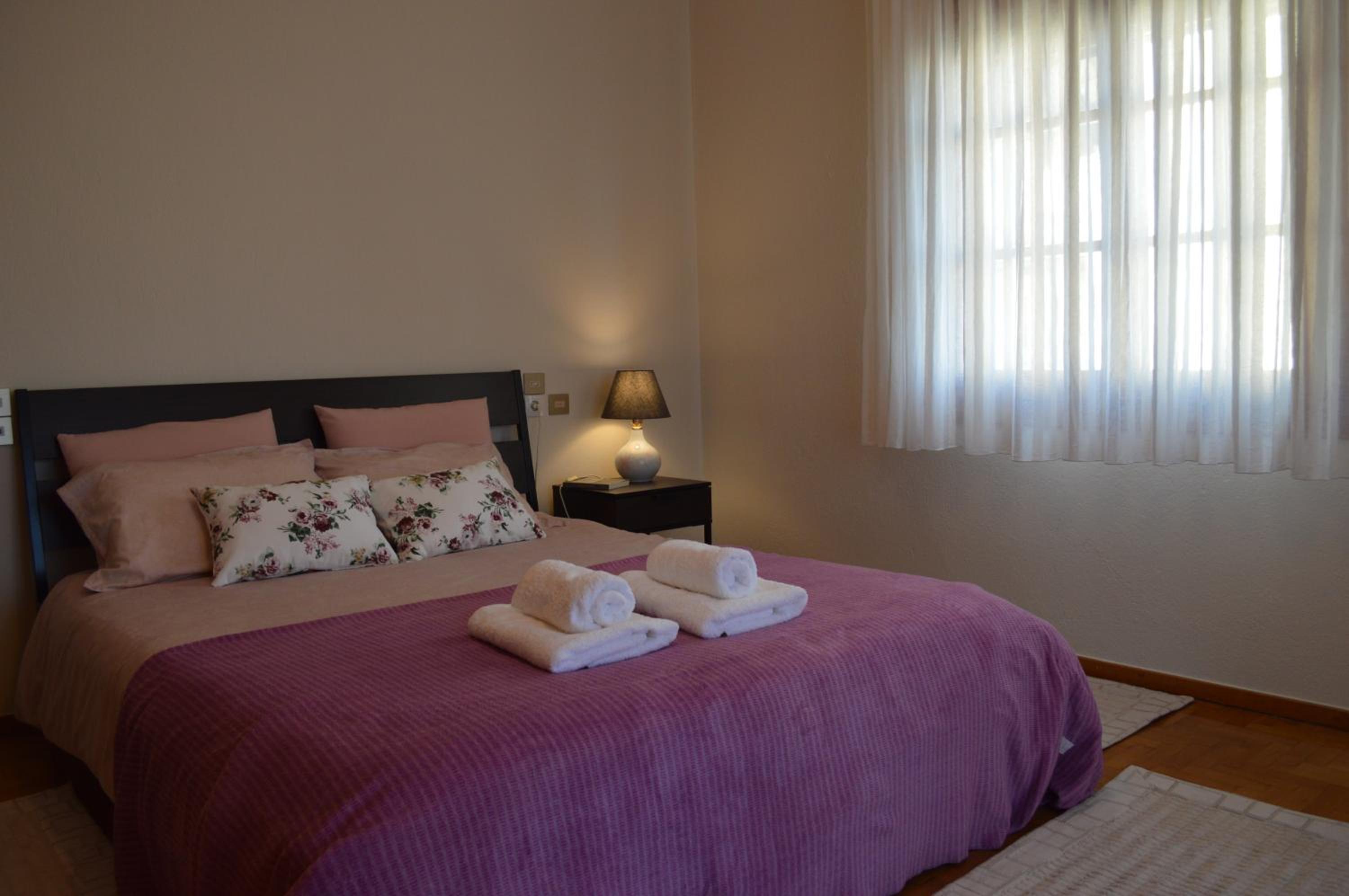 Apartment with Balcony - Photo 3