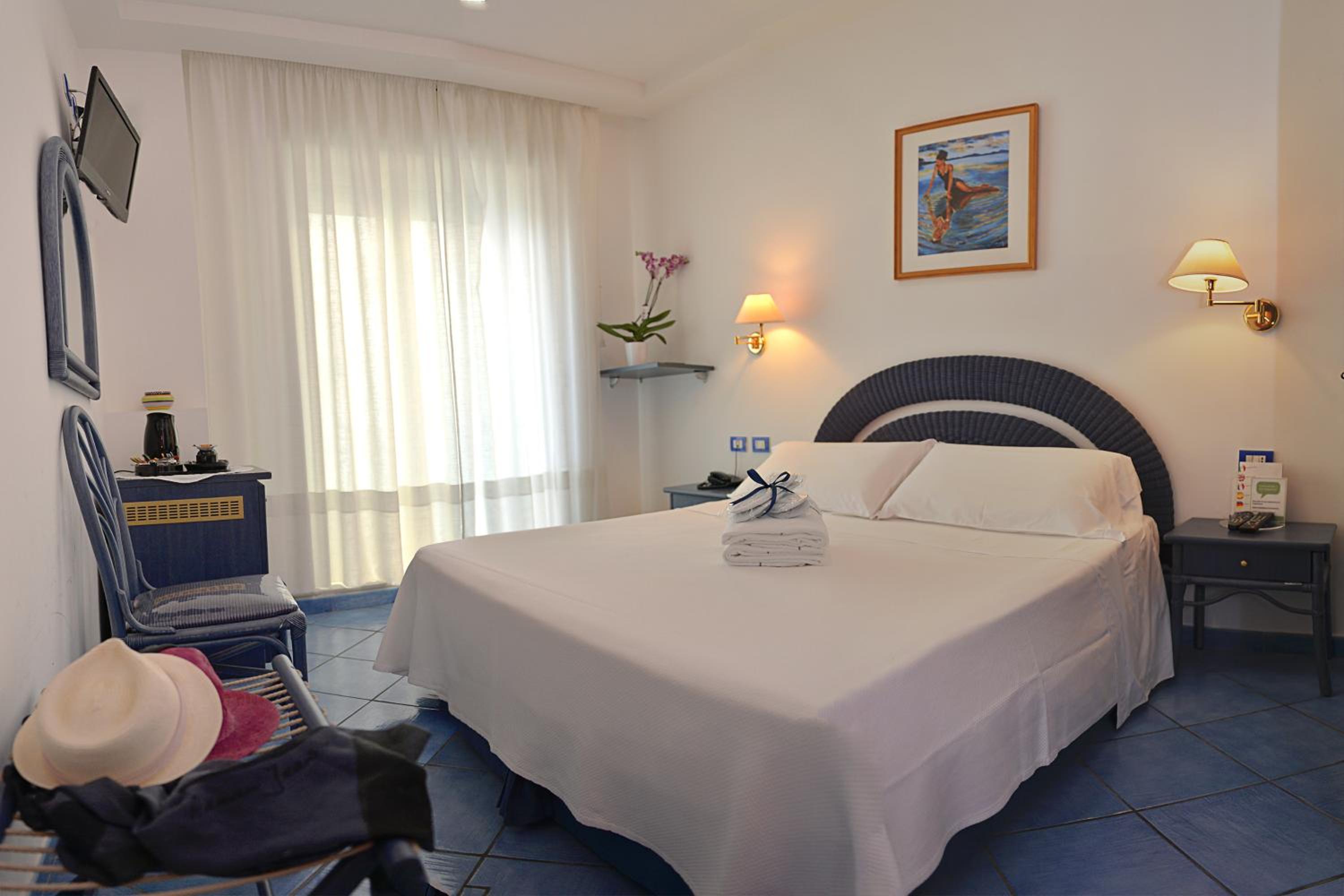 Double Room with Side Sea View photo 2