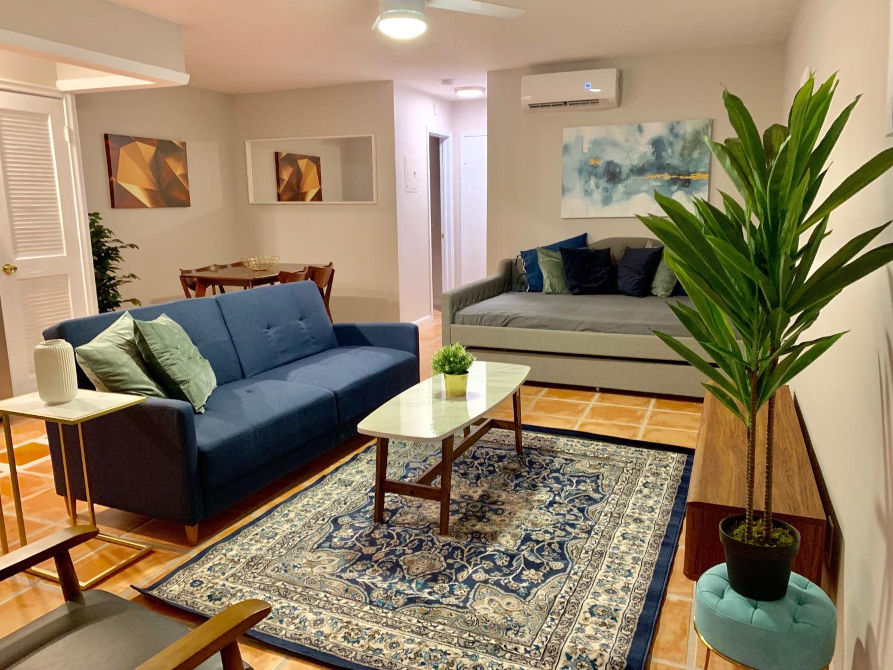 Superior Queen Studio with Kitchen and Futon photo 1