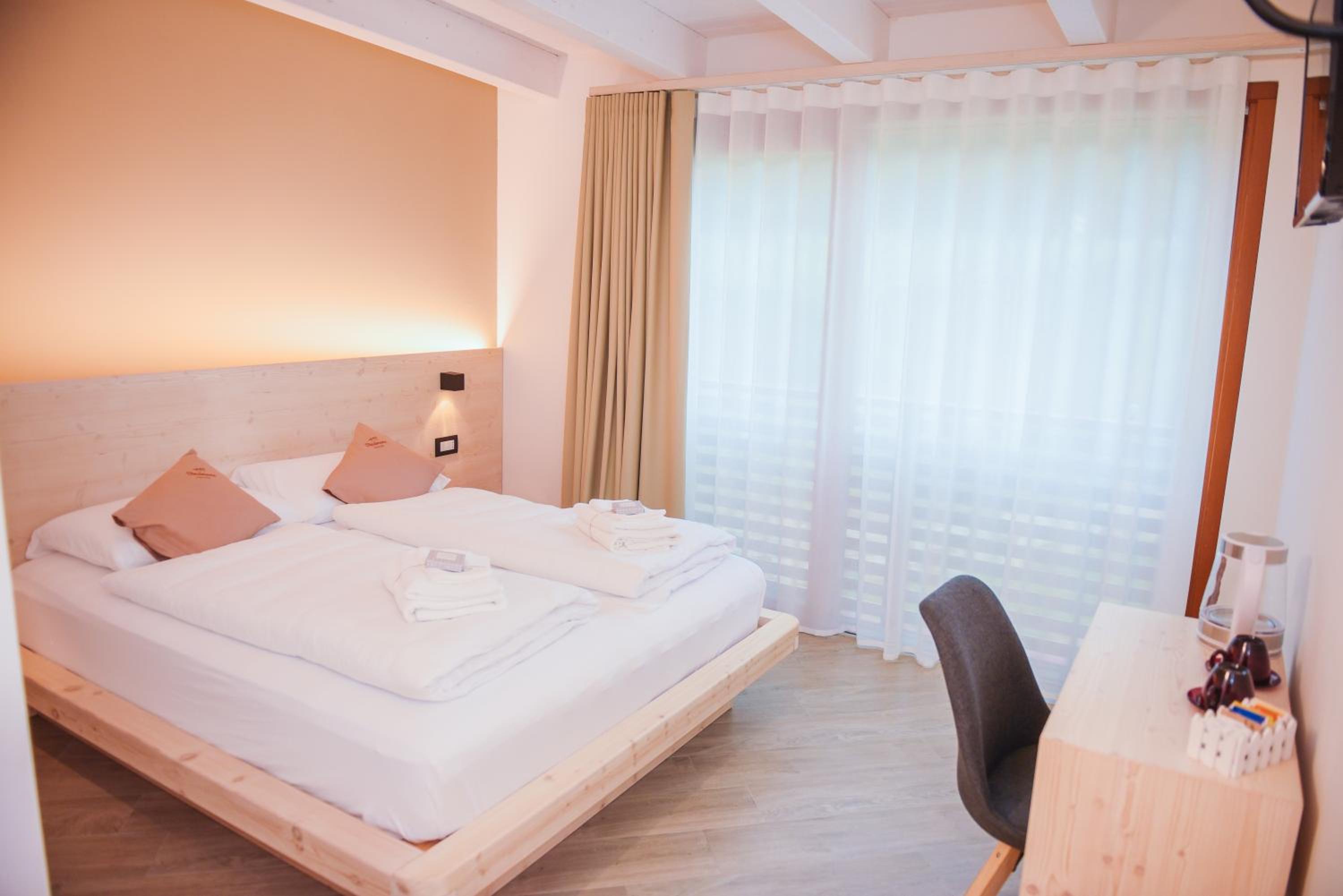 Deluxe Room - Photo 13