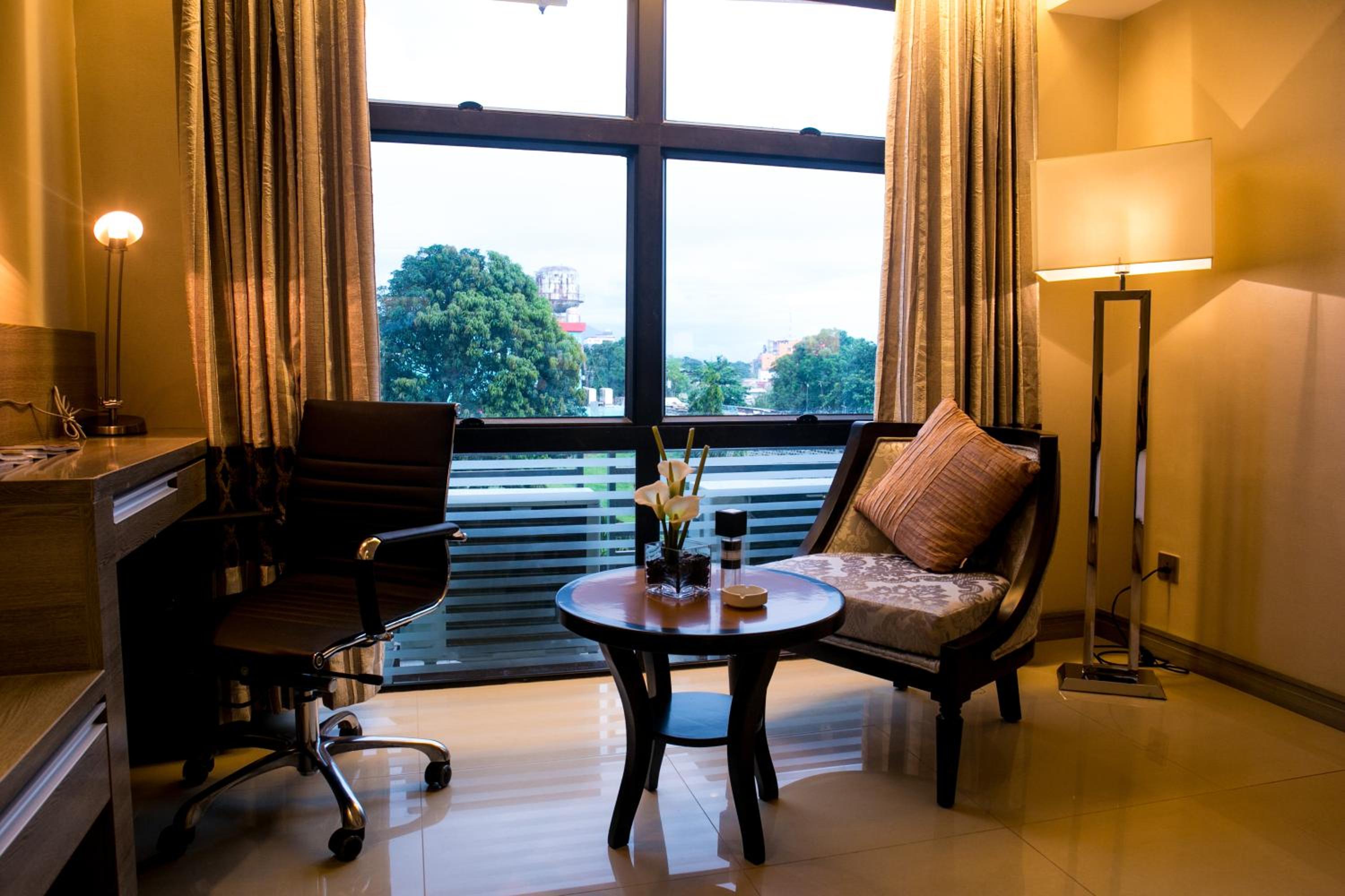 Deluxe King Room - Photo 3