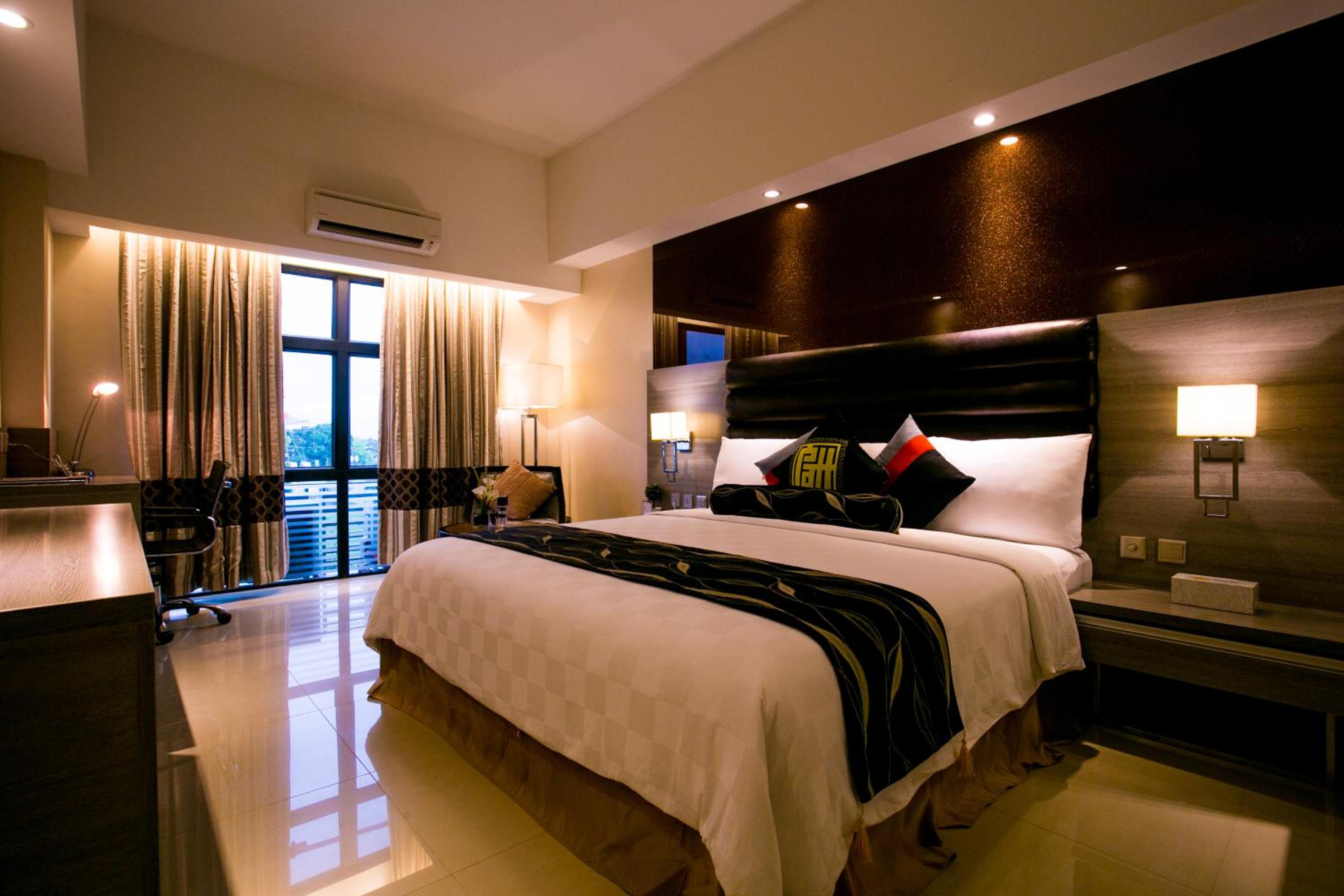 Deluxe King Room - Photo 1