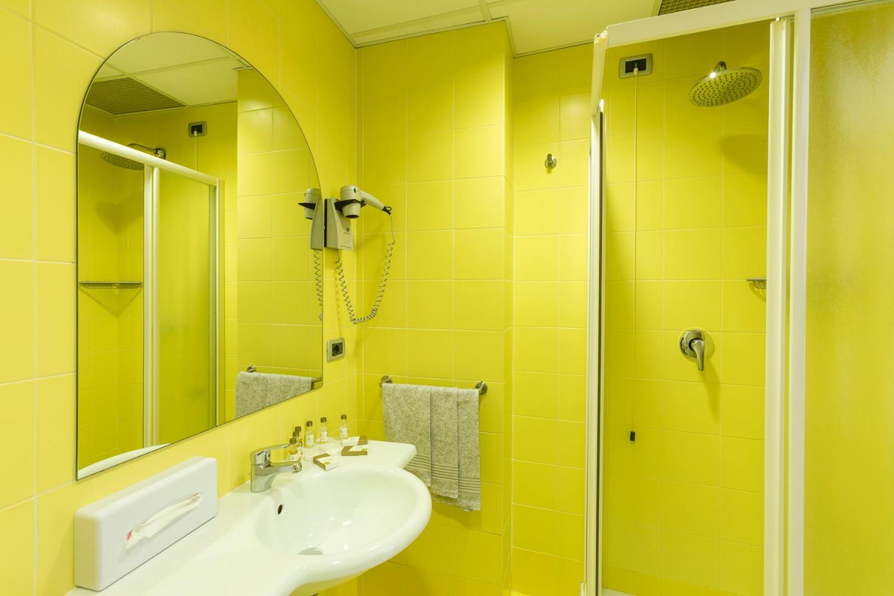 Triple Room - Photo 14