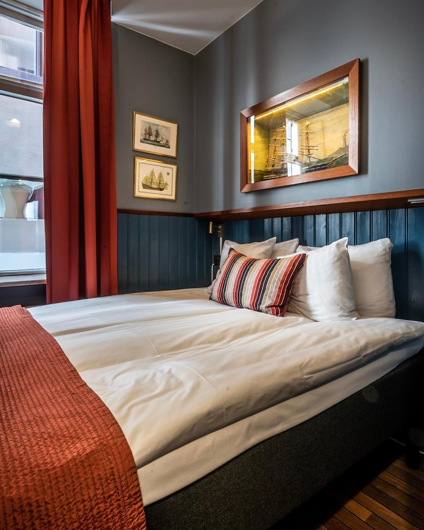 Small Double Room thumbnail 5