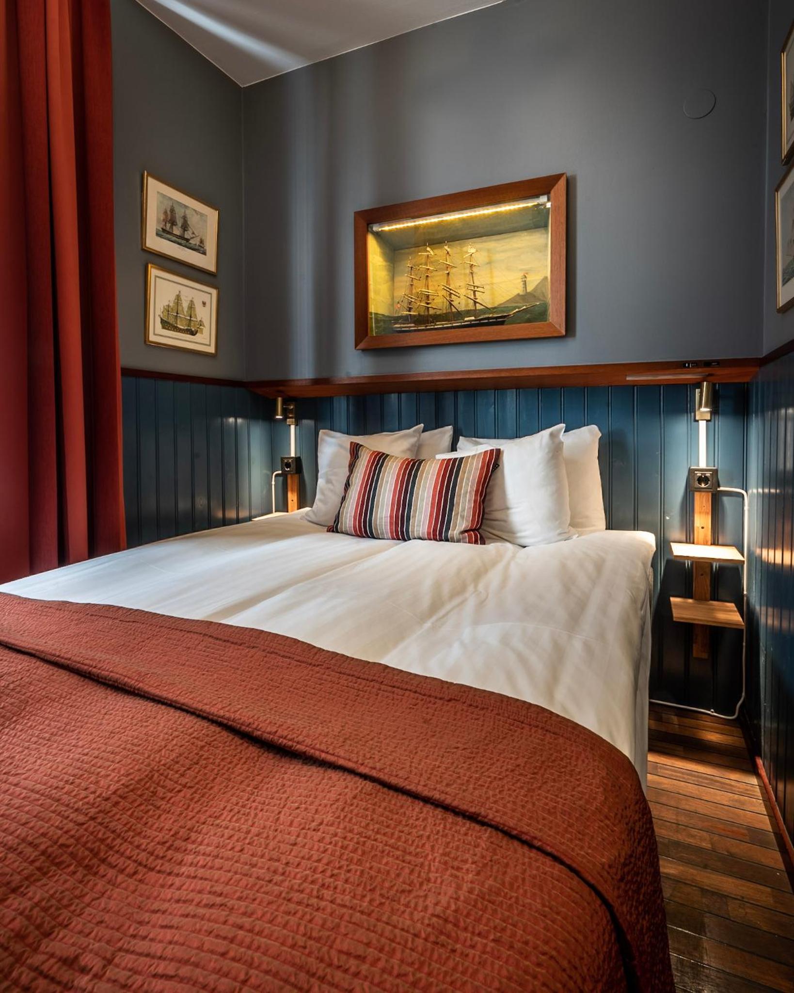 Small Double Room thumbnail 6