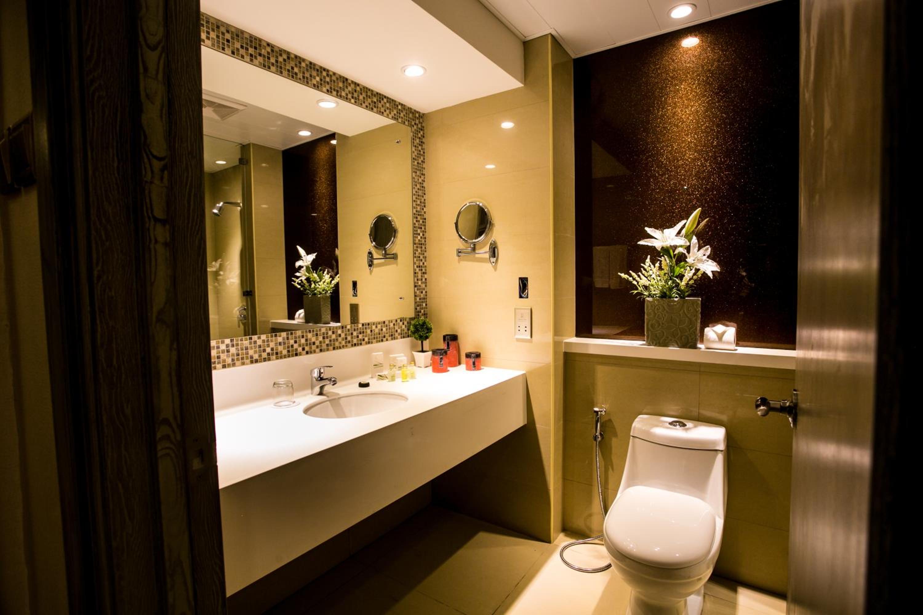 Deluxe King Room - Photo 5