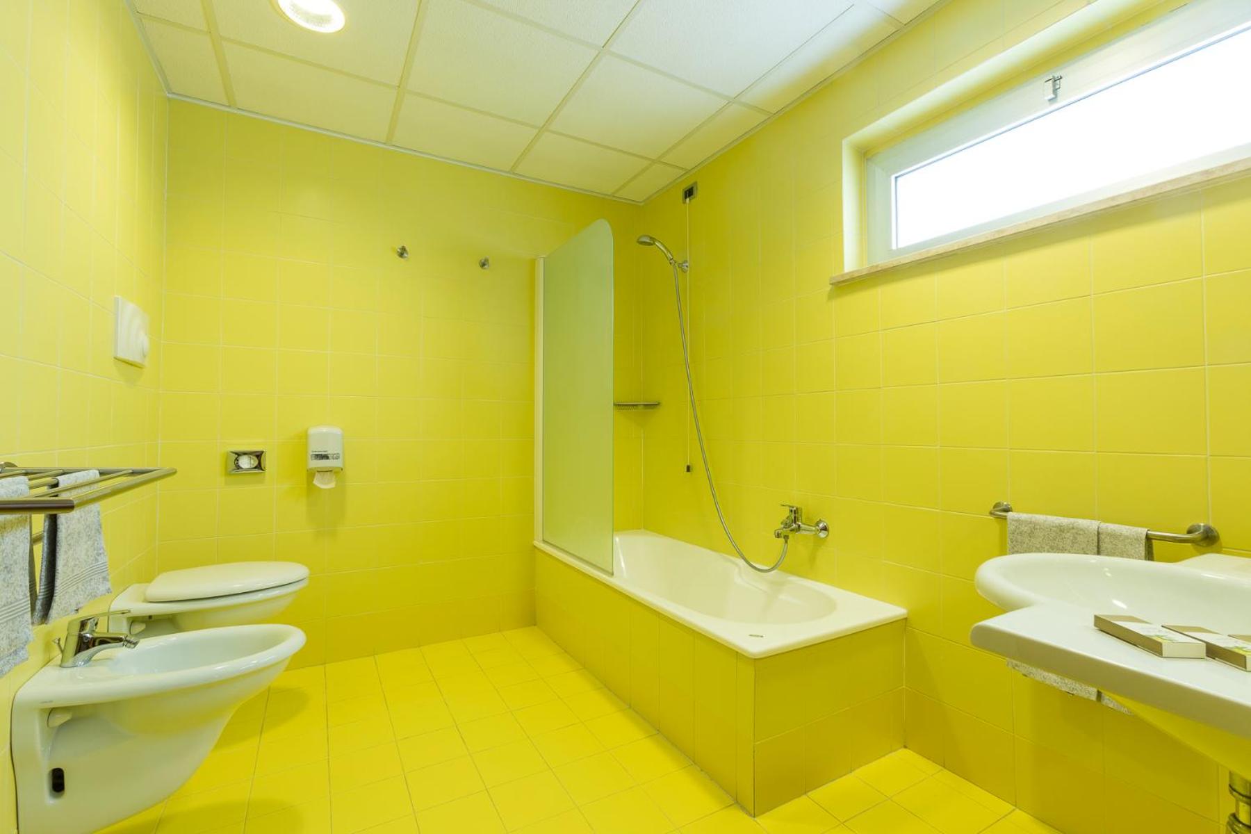 Comfort King Room with Balcony - Photo 9