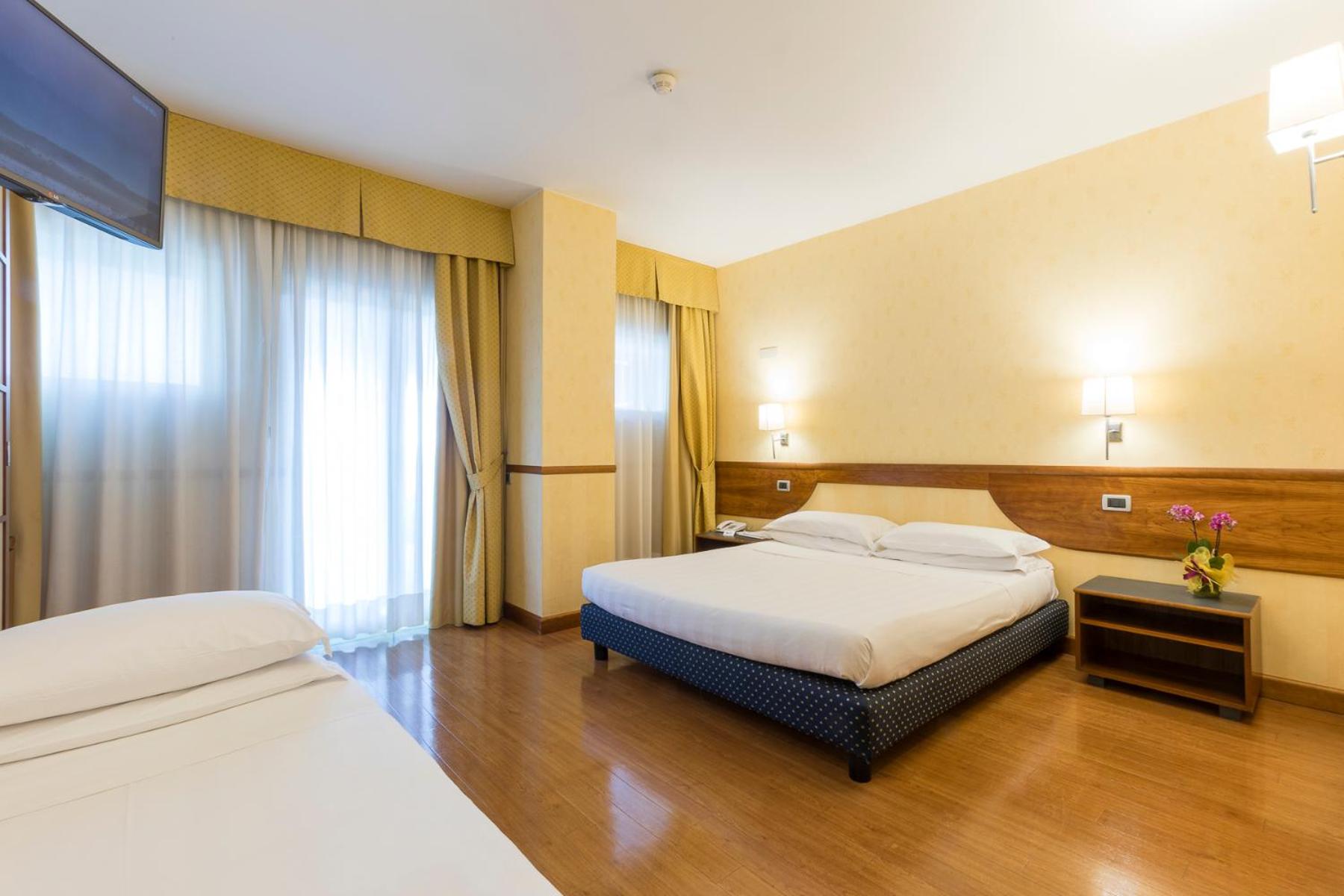 Comfort Room with Balcony - Photo 7