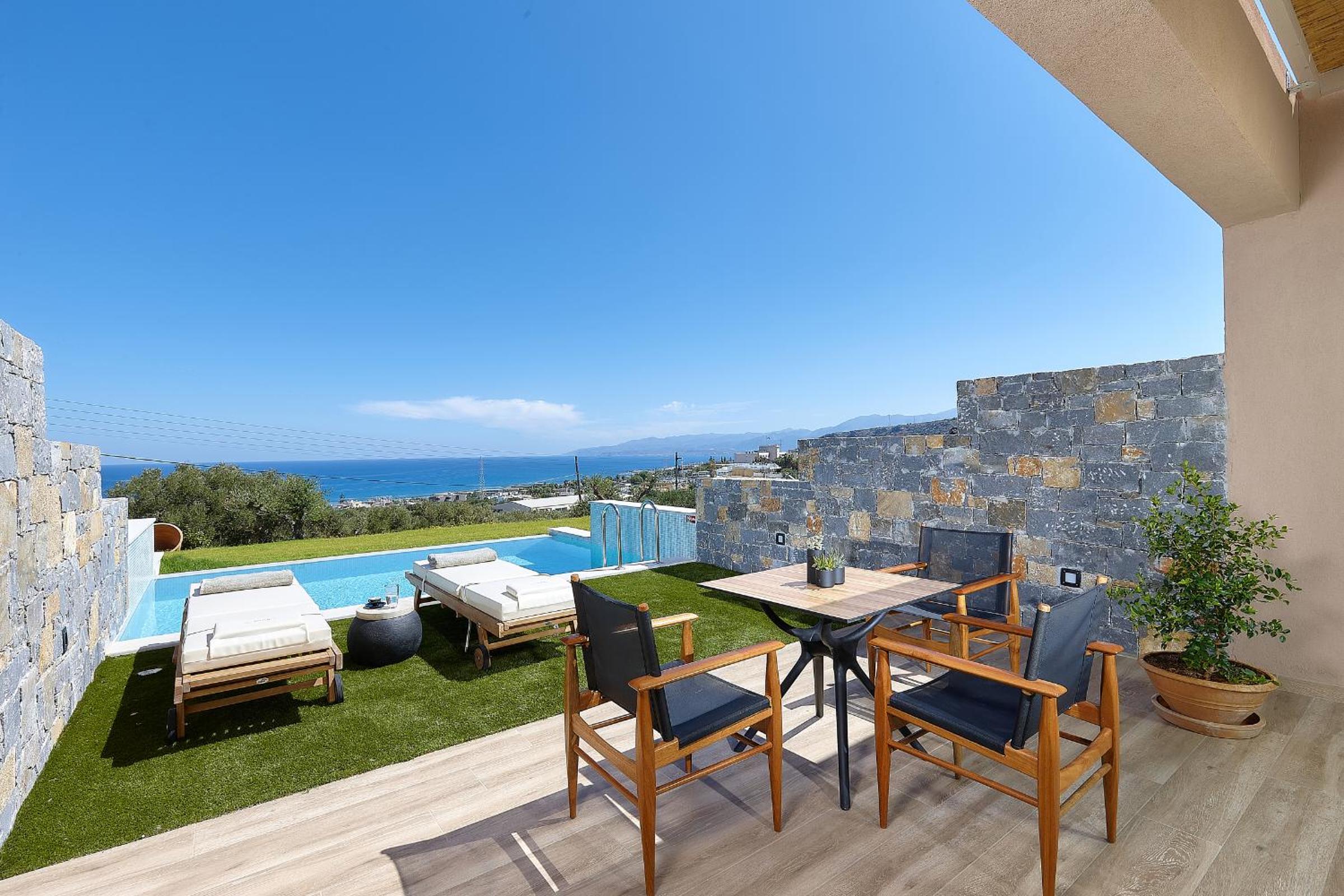 Deluxe Bungalow with Private Infinity Pool photo 3