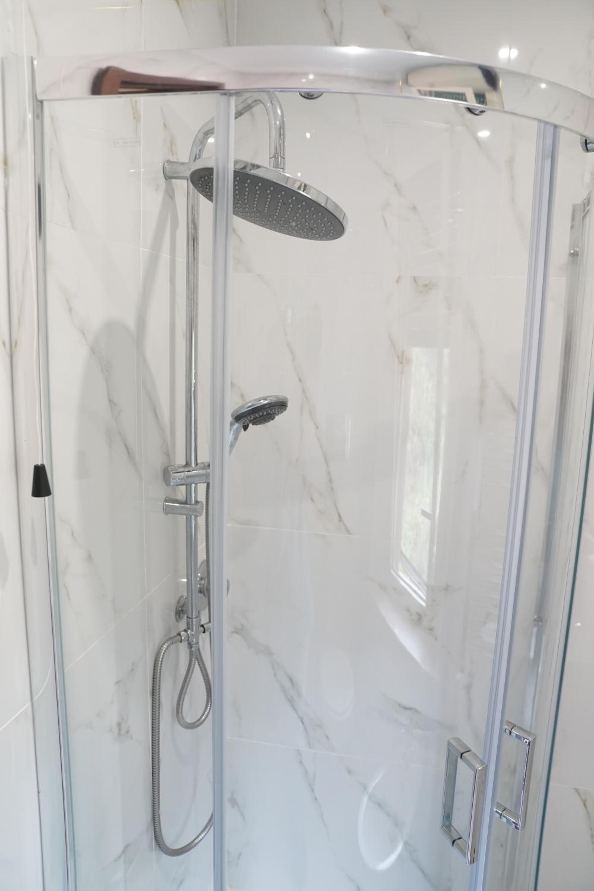Double or Twin Room with Private Bathroom - Photo 3