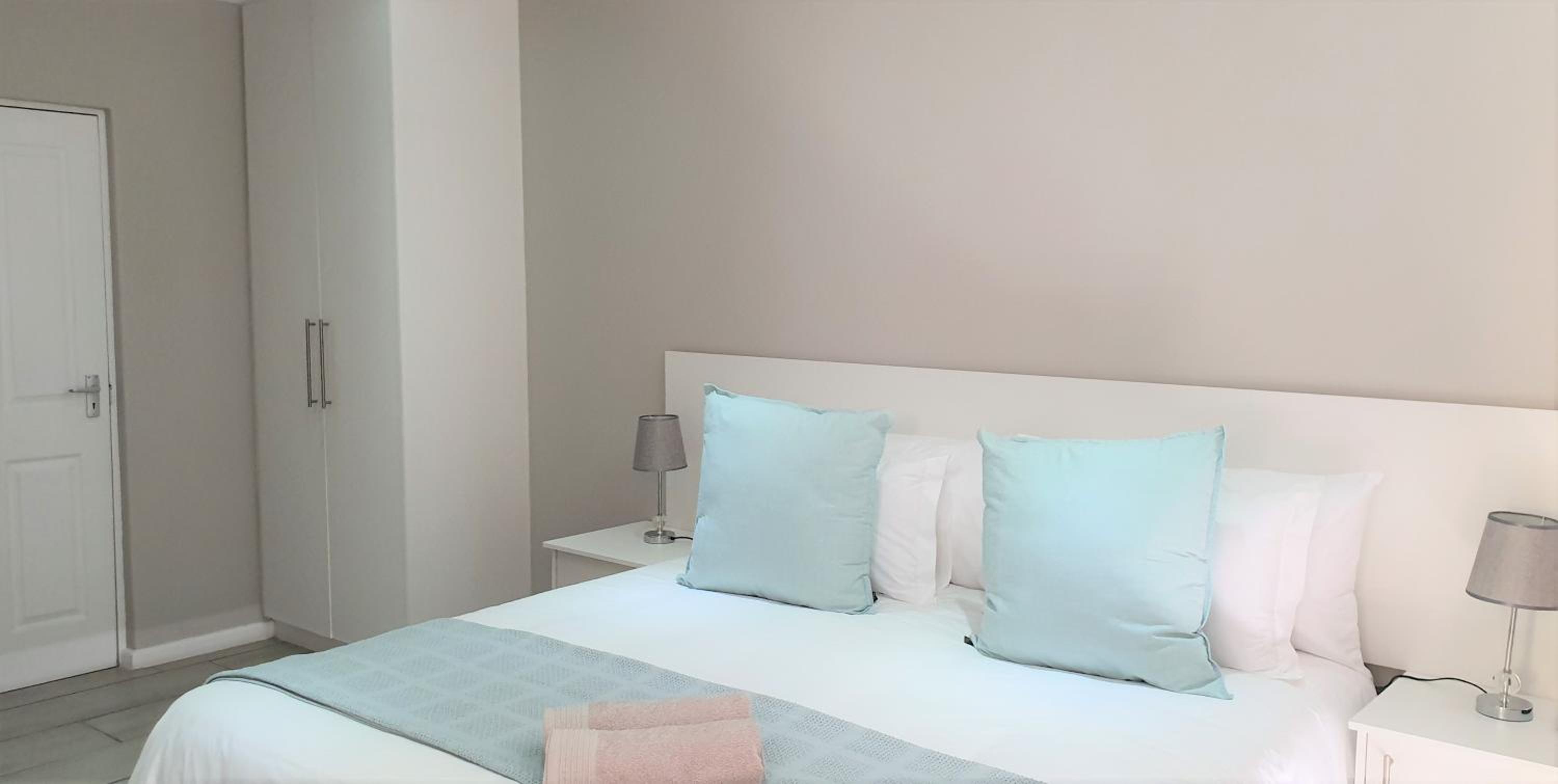 King Room with Roll-In Shower - Disability Access - Photo 1