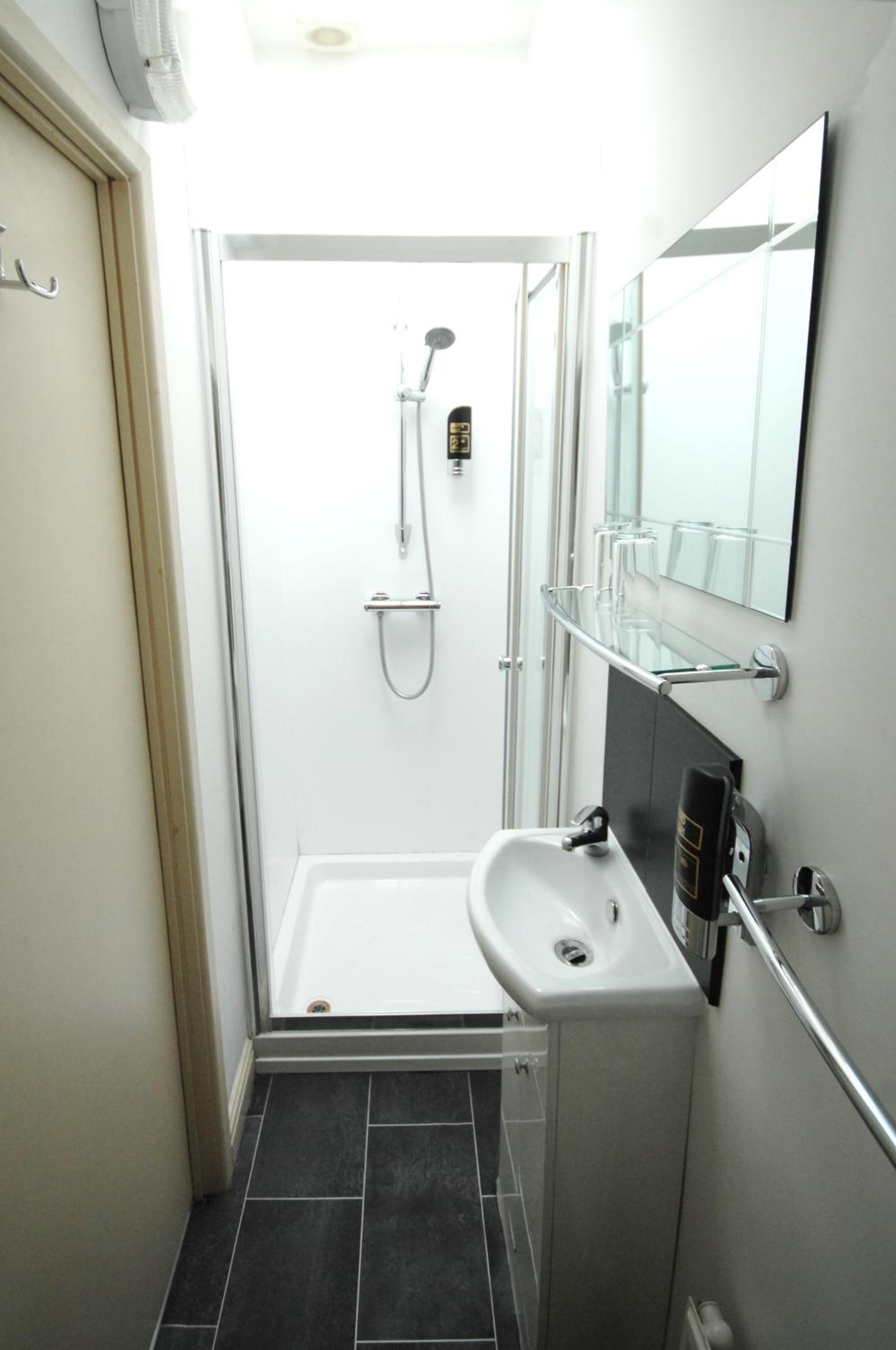 Twin Room - Photo 6