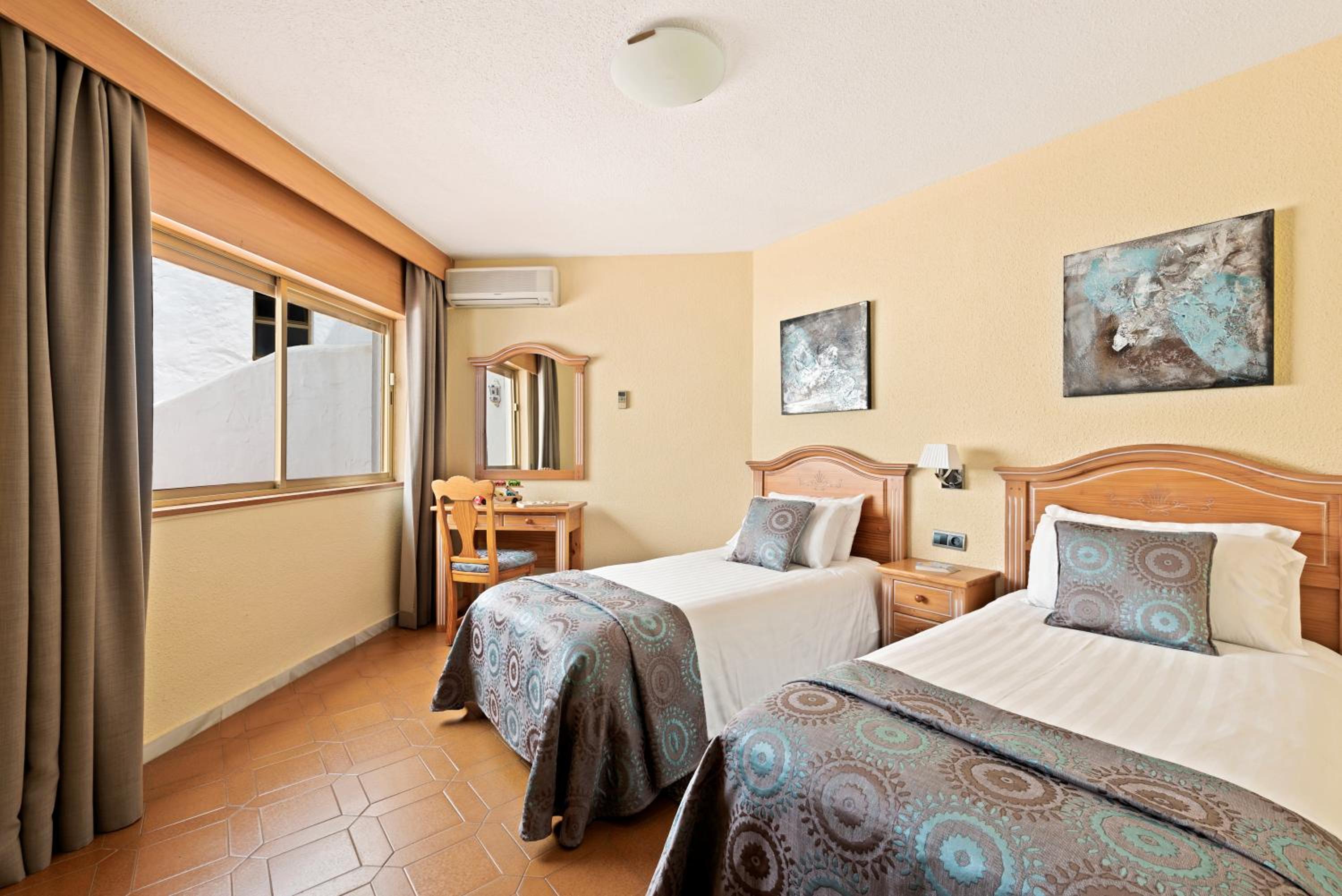 Classic Two-Bedroom Apartment with Terrace photo 2