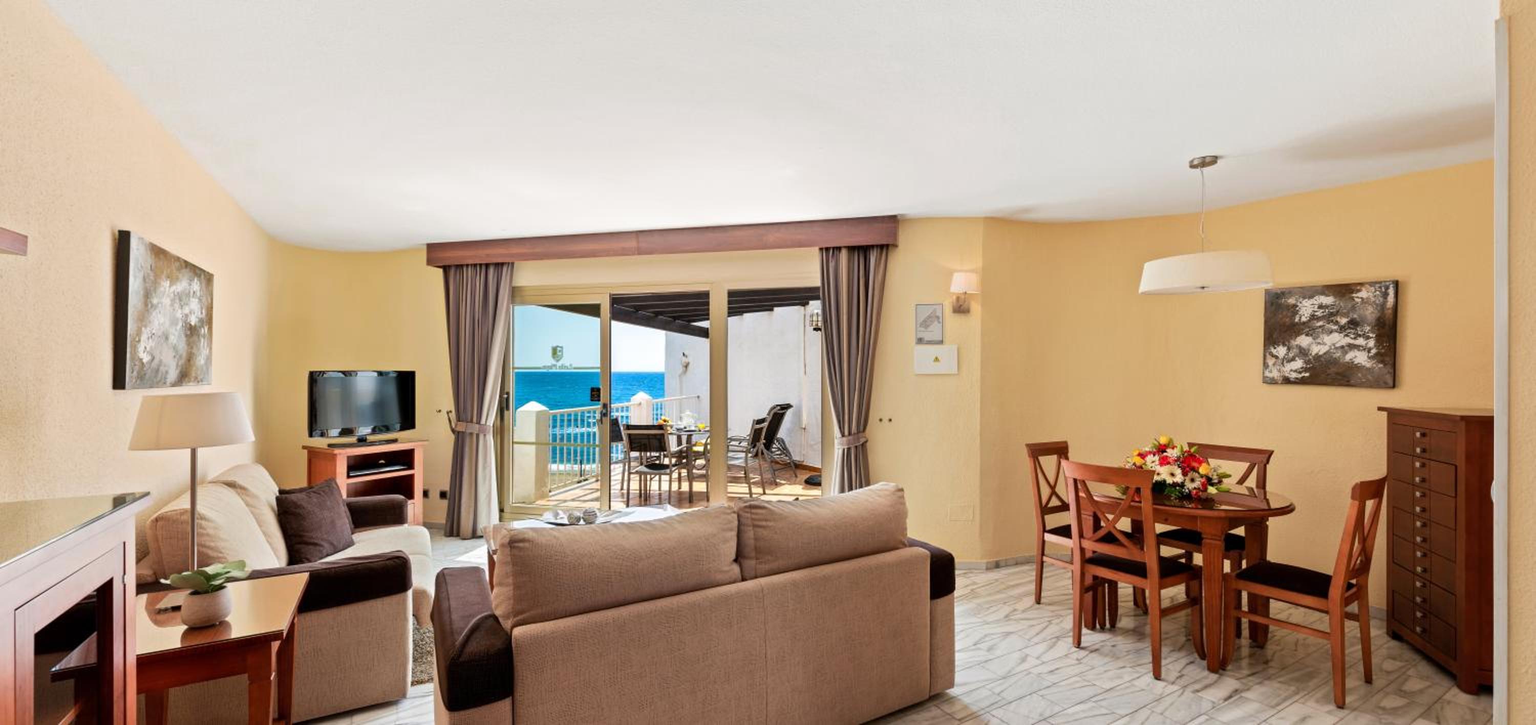 Superior Extra Two-Bedroom with Sea View and Terrace photo 3
