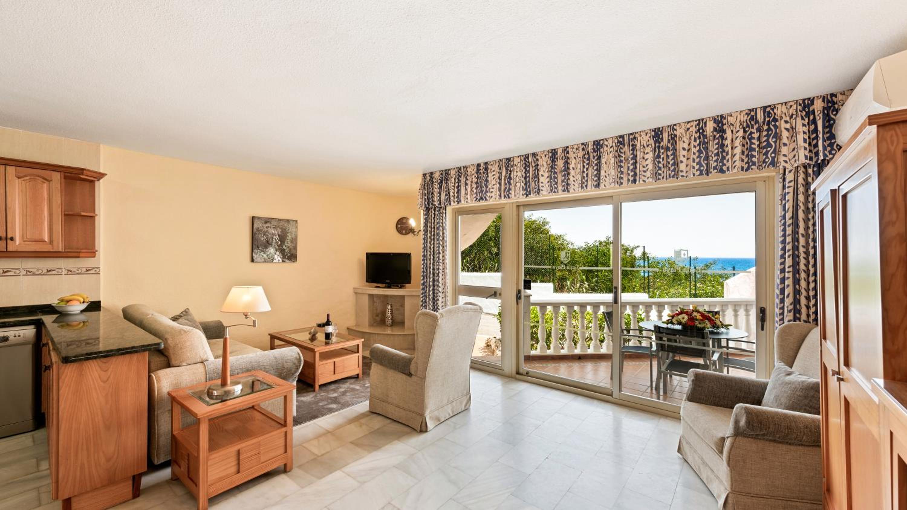 Classic Two-Bedroom Apartment with Terrace photo 3