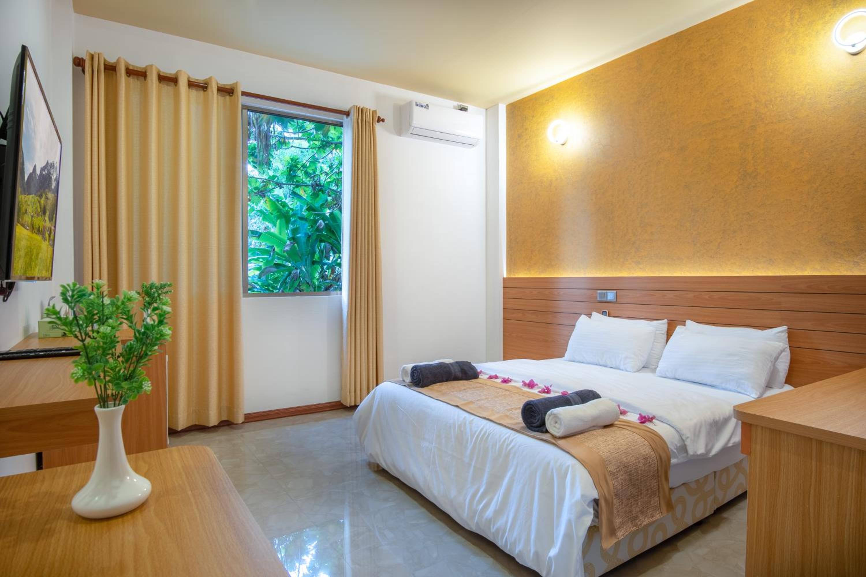 Deluxe Room - Photo 26