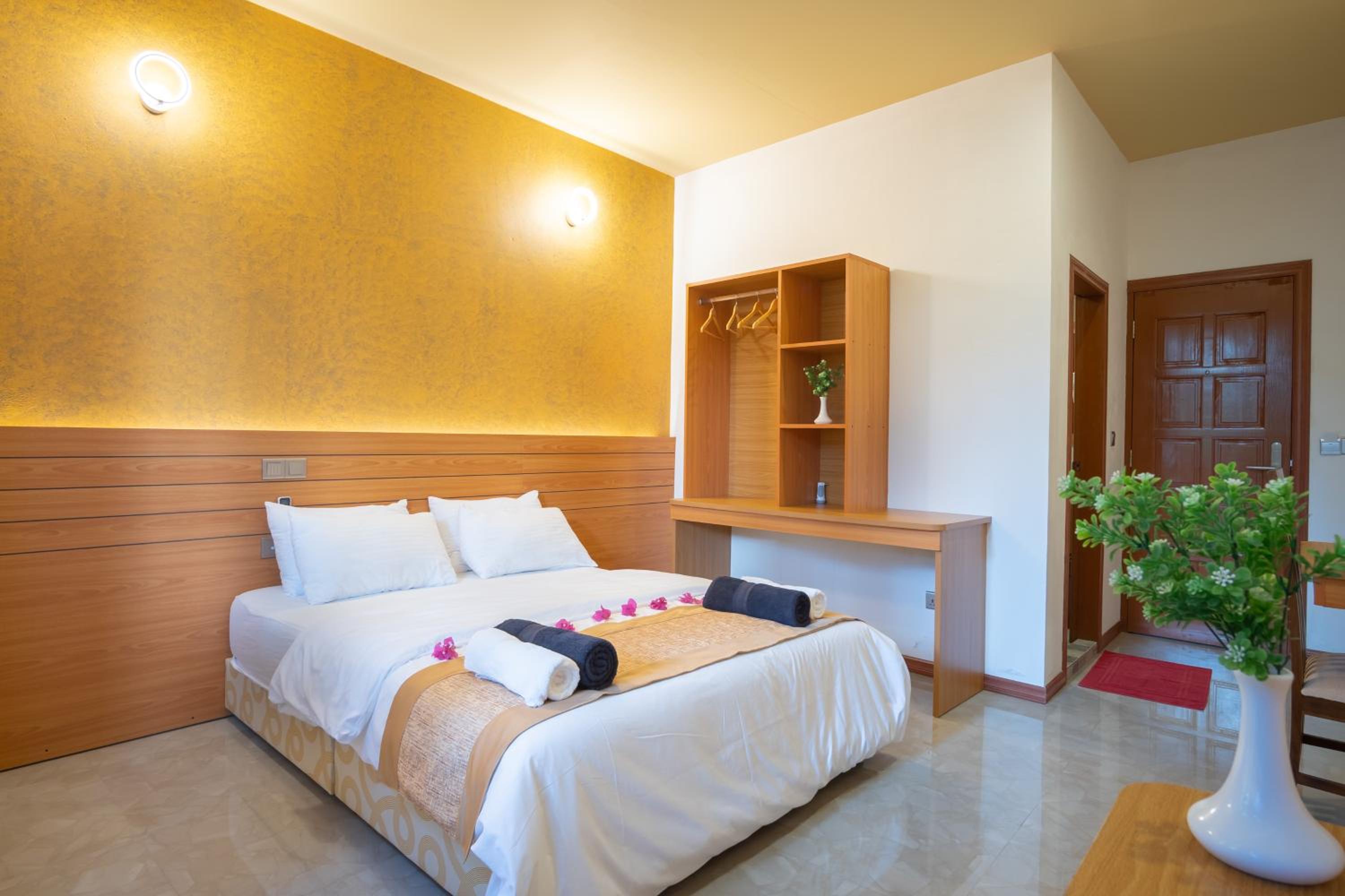 Deluxe Room - Photo 31