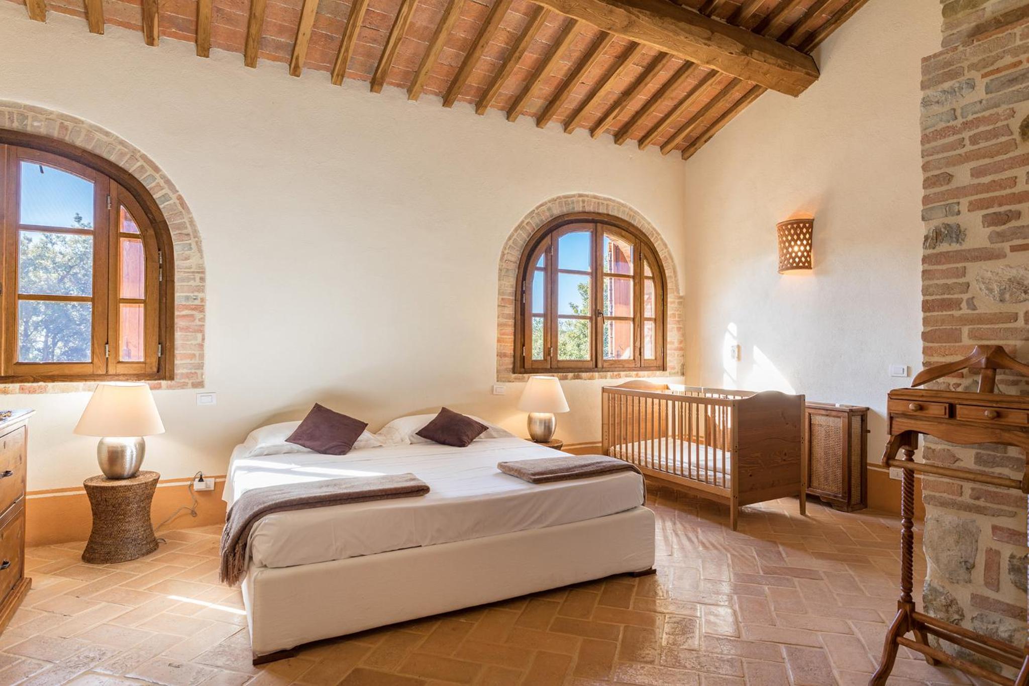Five-Bedroom Villa on Two Floors photo 3