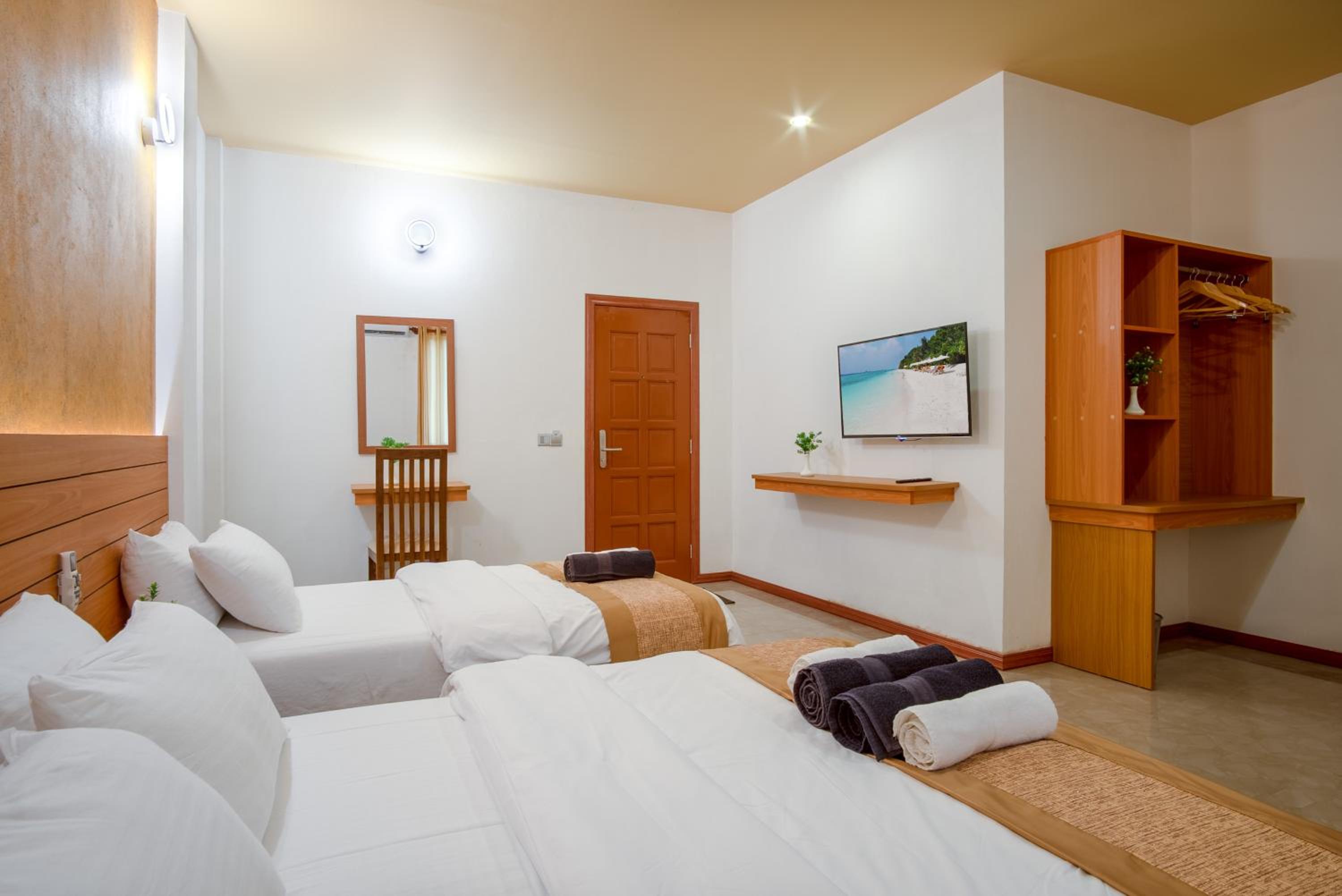 Deluxe Family Room - Photo 9