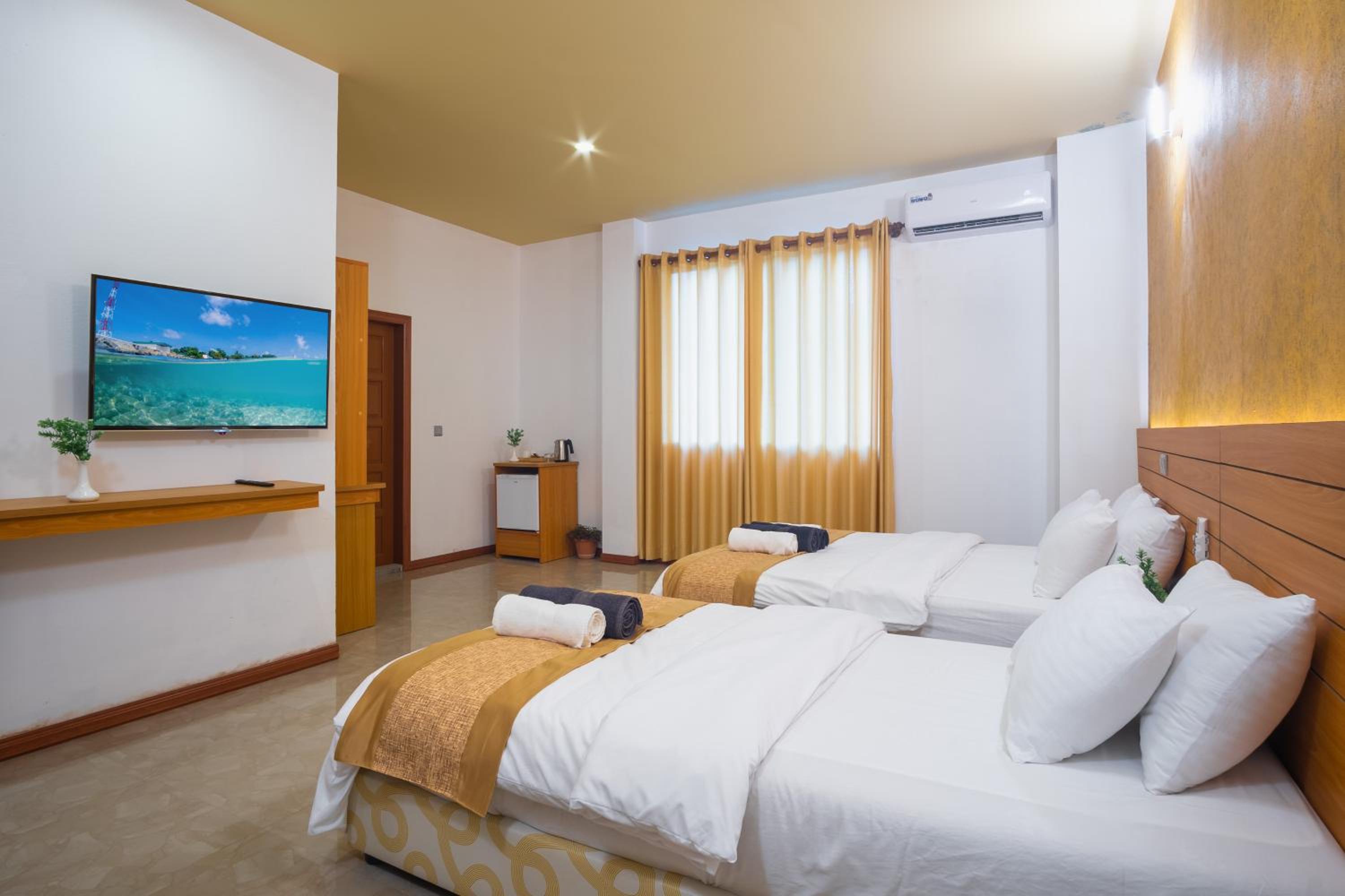 Deluxe Family Room - Photo 10