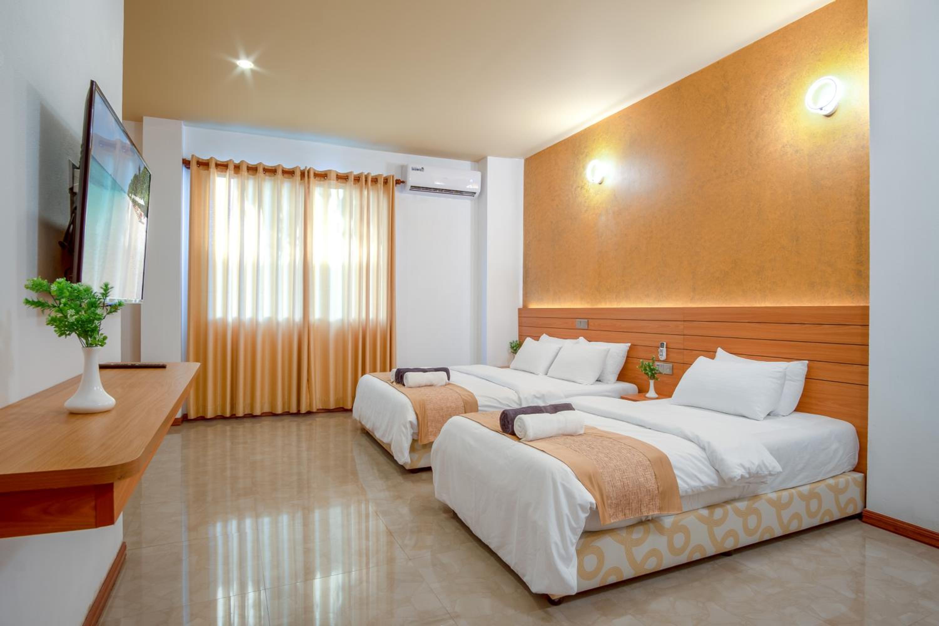 Deluxe Family Room - Photo 11