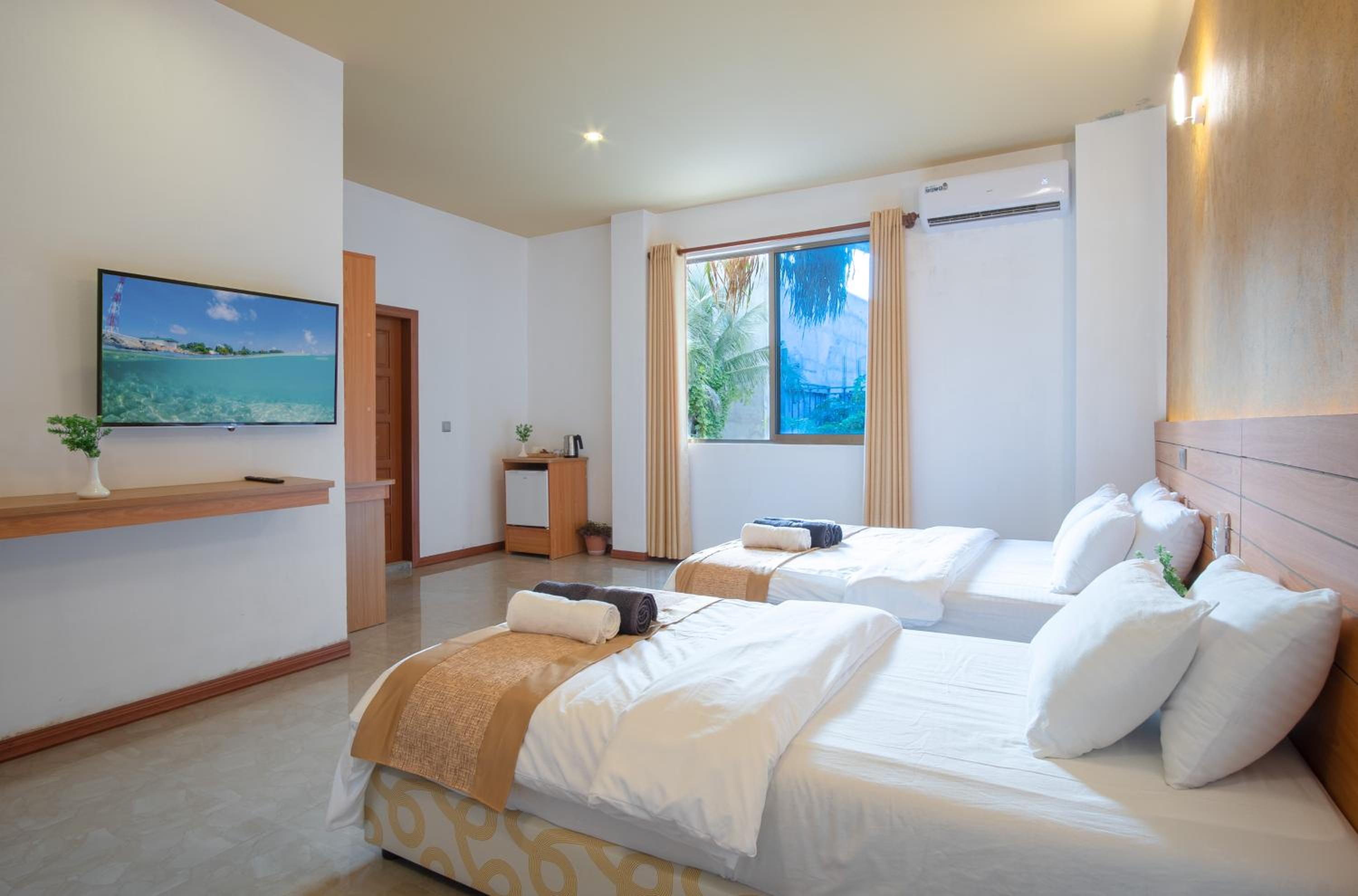 Deluxe Family Room - Photo 8