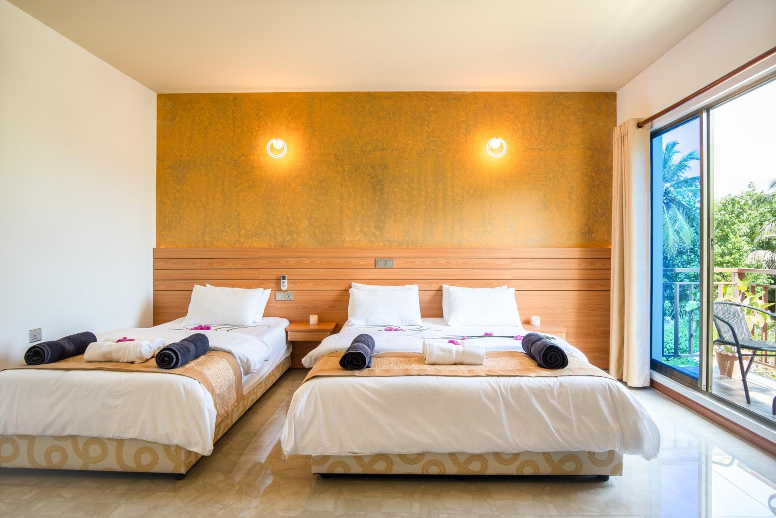 Superior Suite with Balcony - Photo 12