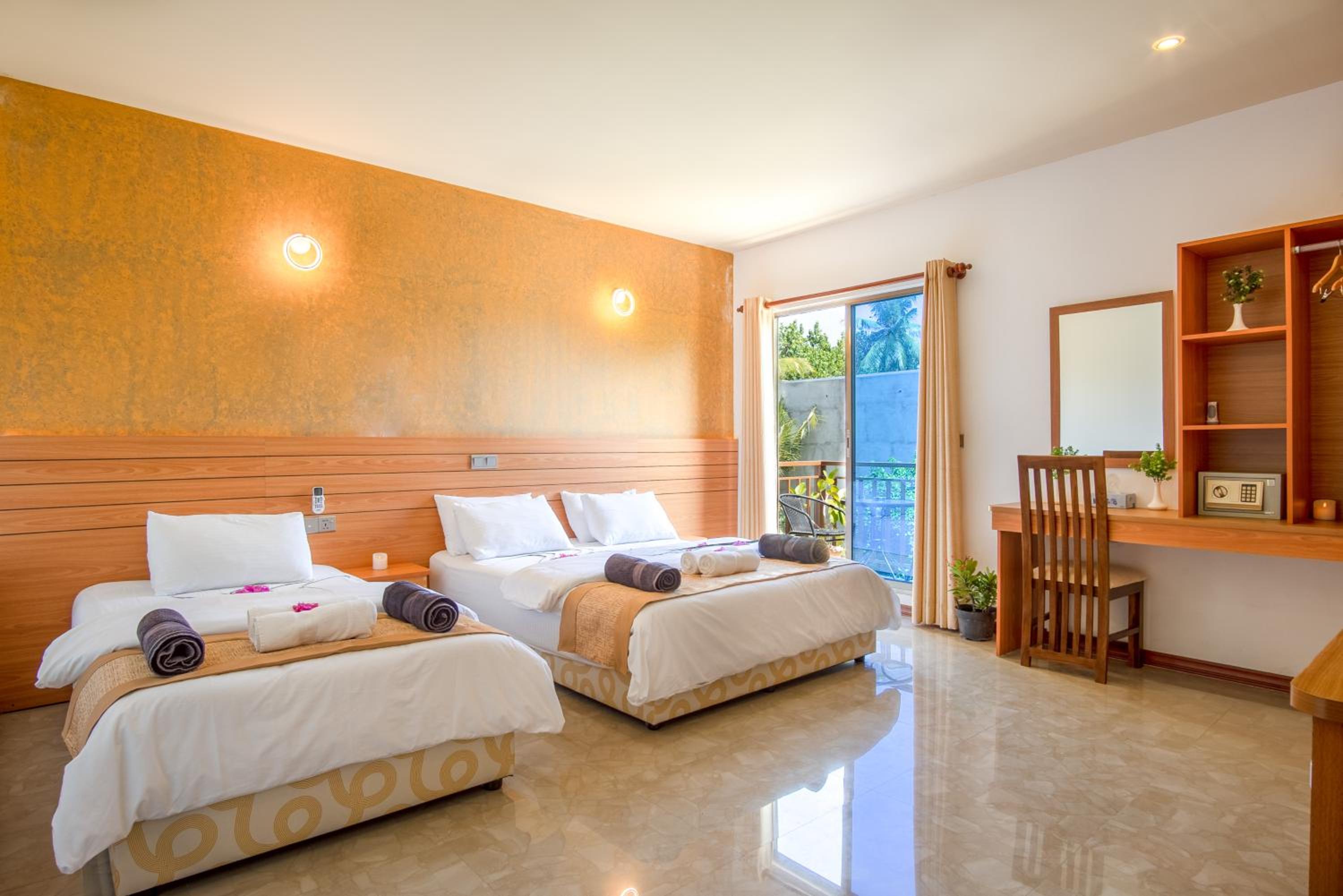 Superior Suite with Balcony - Photo 13