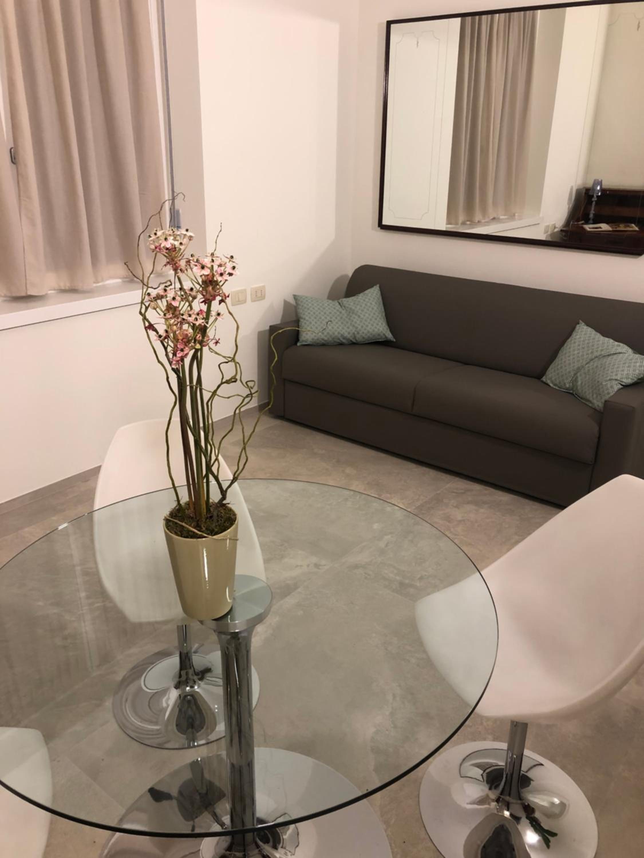 Family Room with Garden View - Photo 1