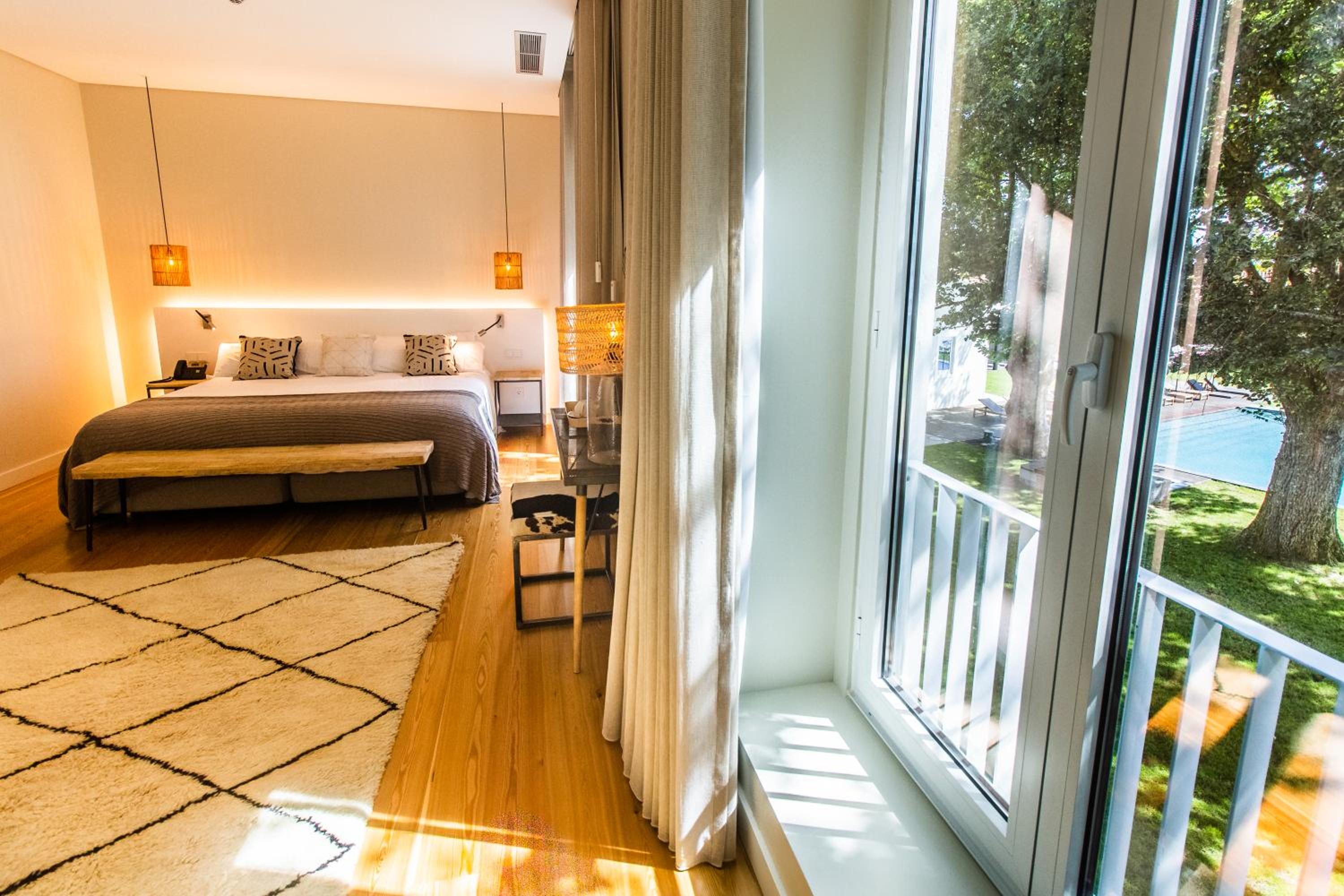 Double or Twin Room with Partial Sea View