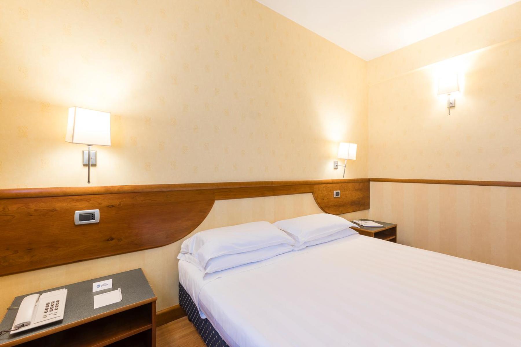 Classic King Room - Photo 11