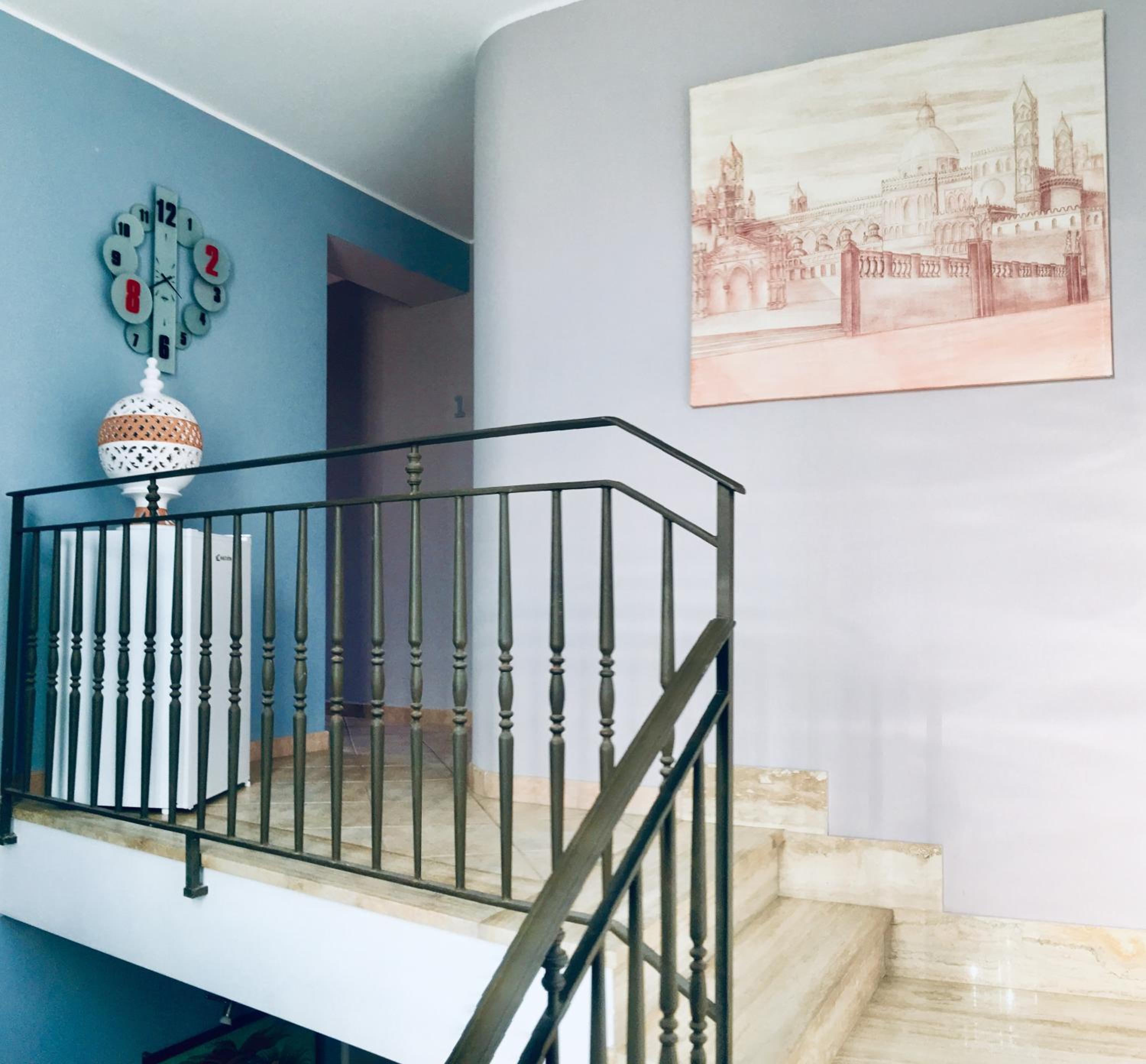 King Room with Balcony - Photo 4