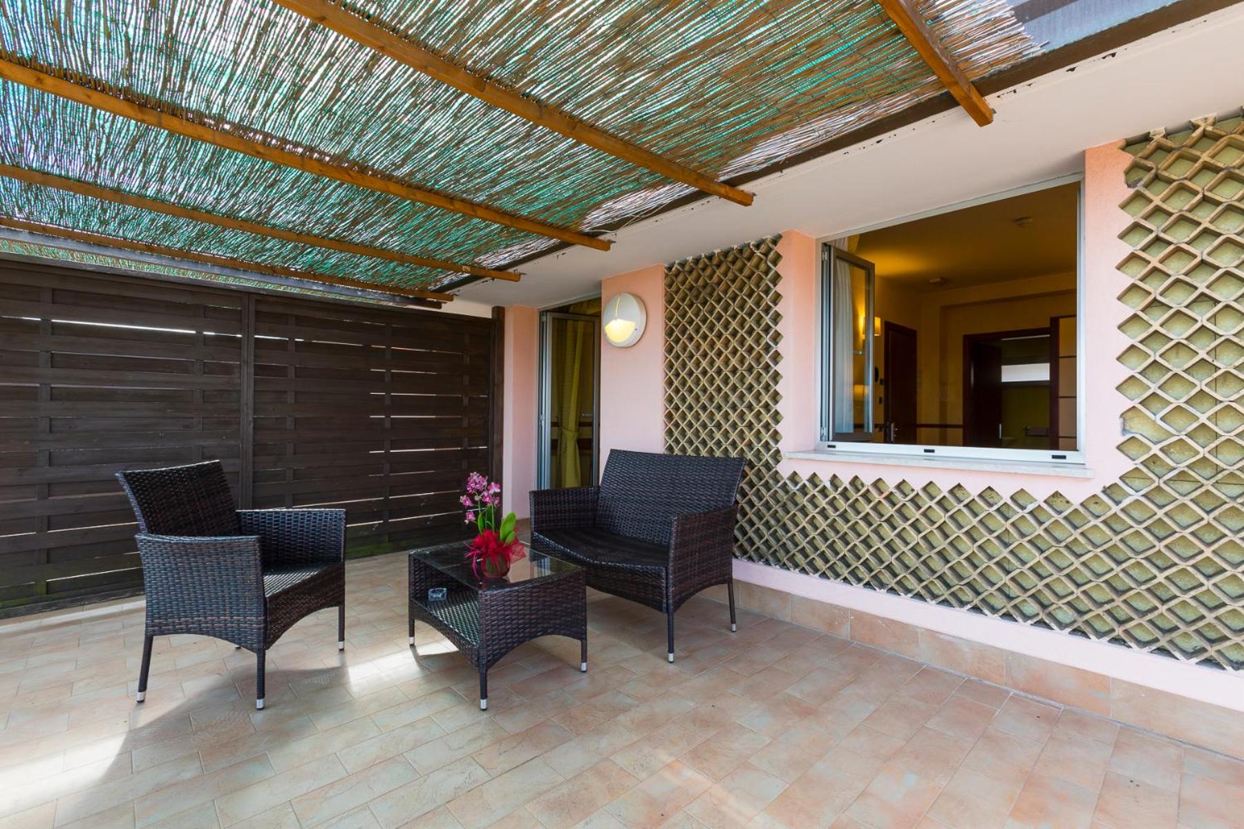 Comfort King Room with Balcony - Photo 11