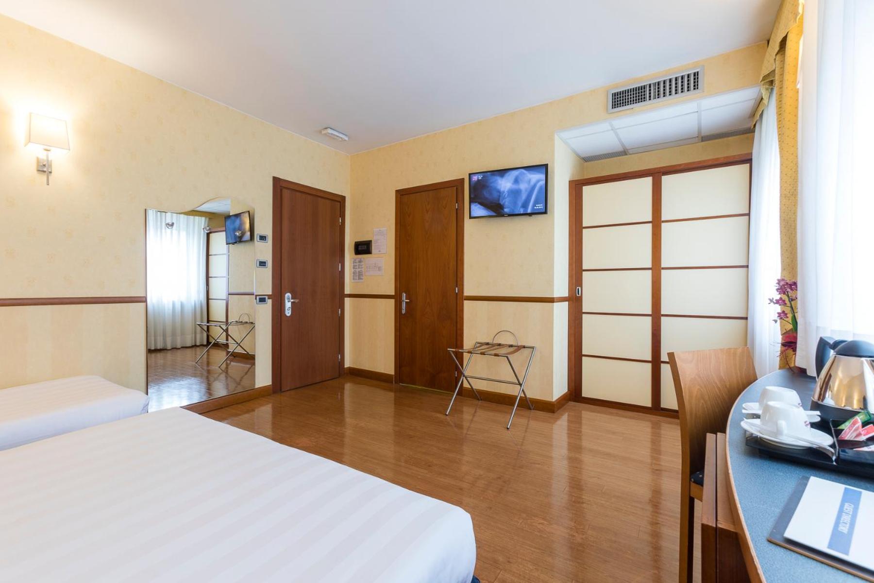 Quadruple Room - Photo 3