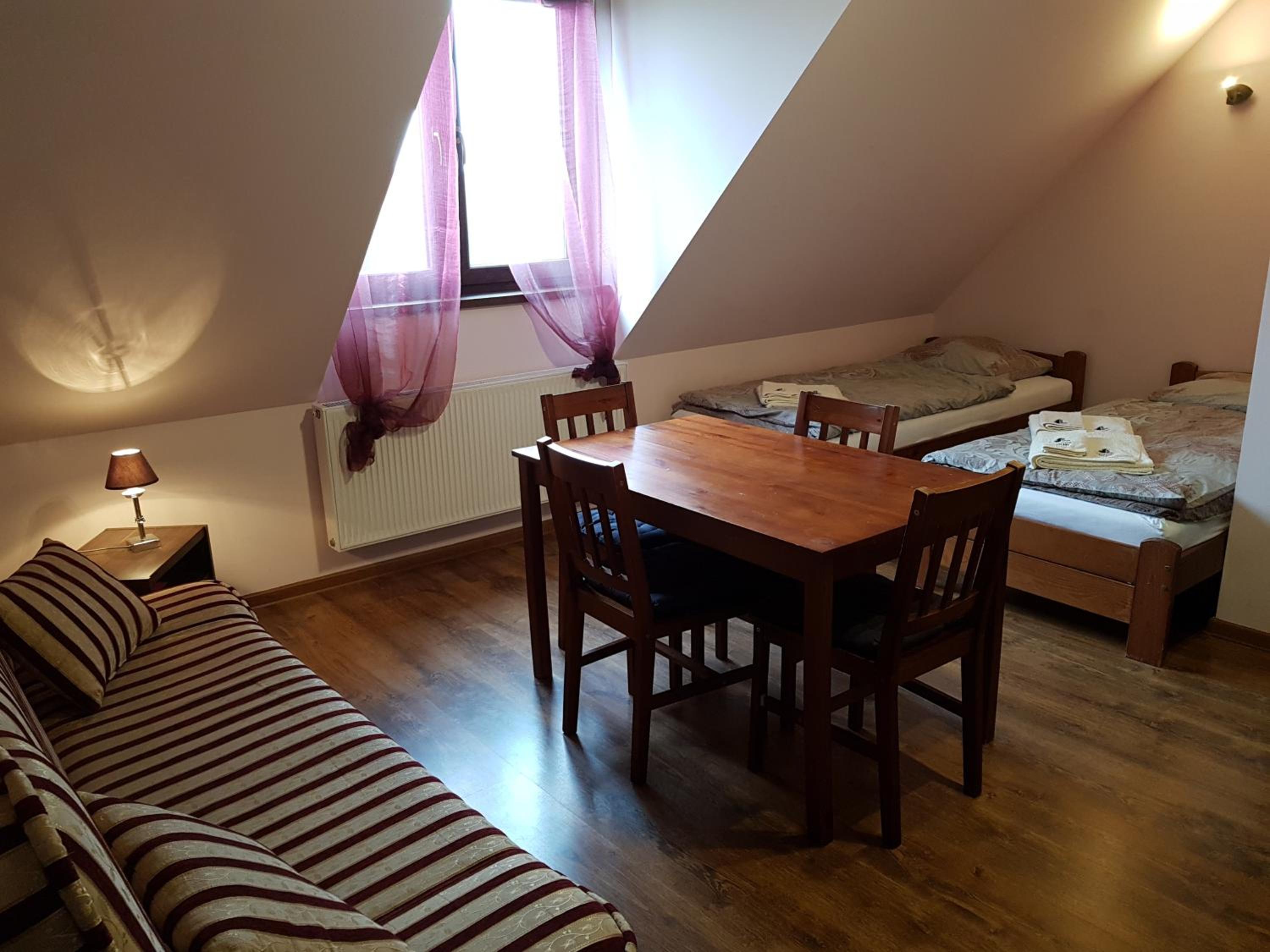 Quadruple Room with Private Bathroom photo 3