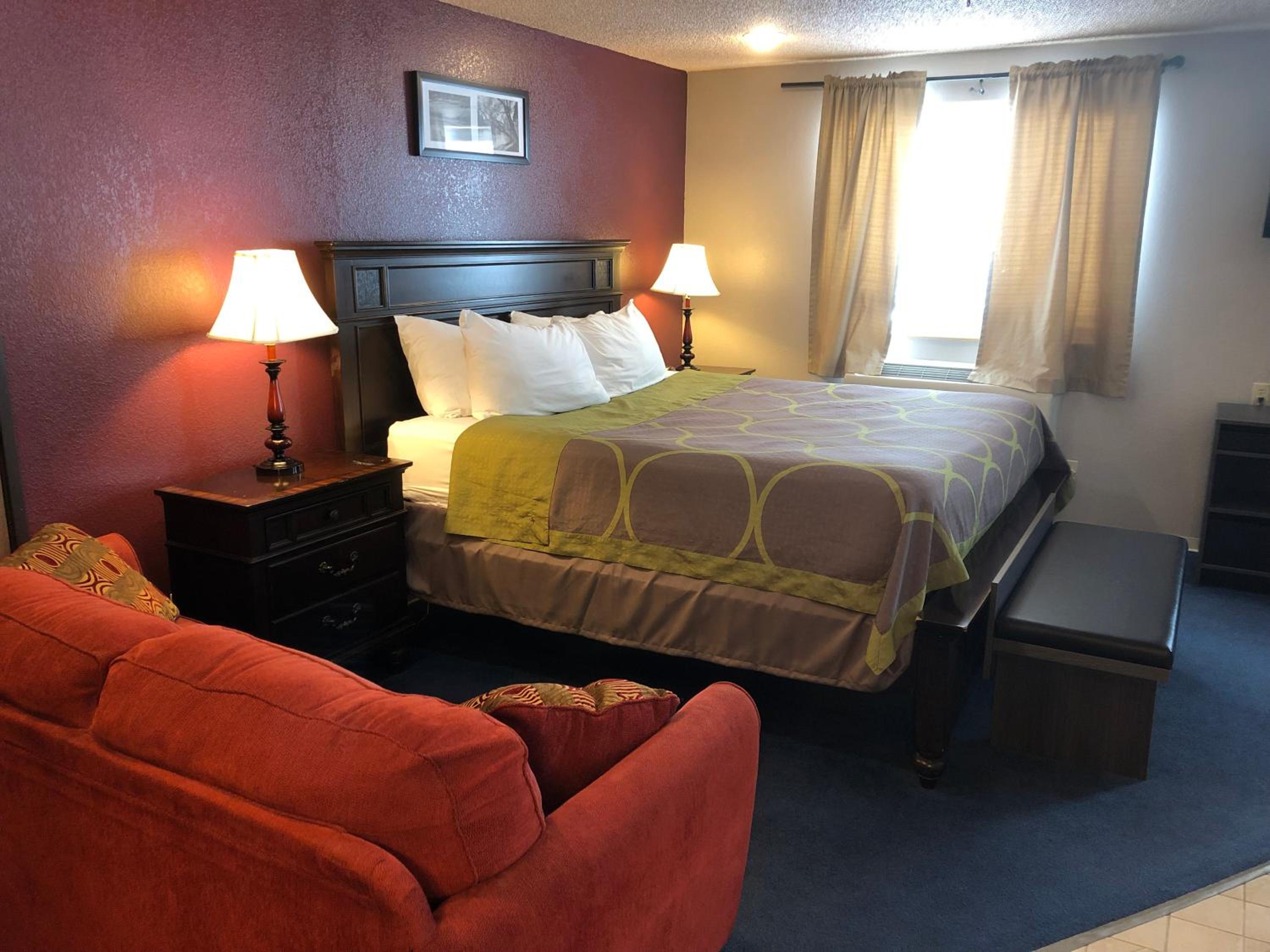 Deluxe King Studio Suite - Non-Smoking photo 2