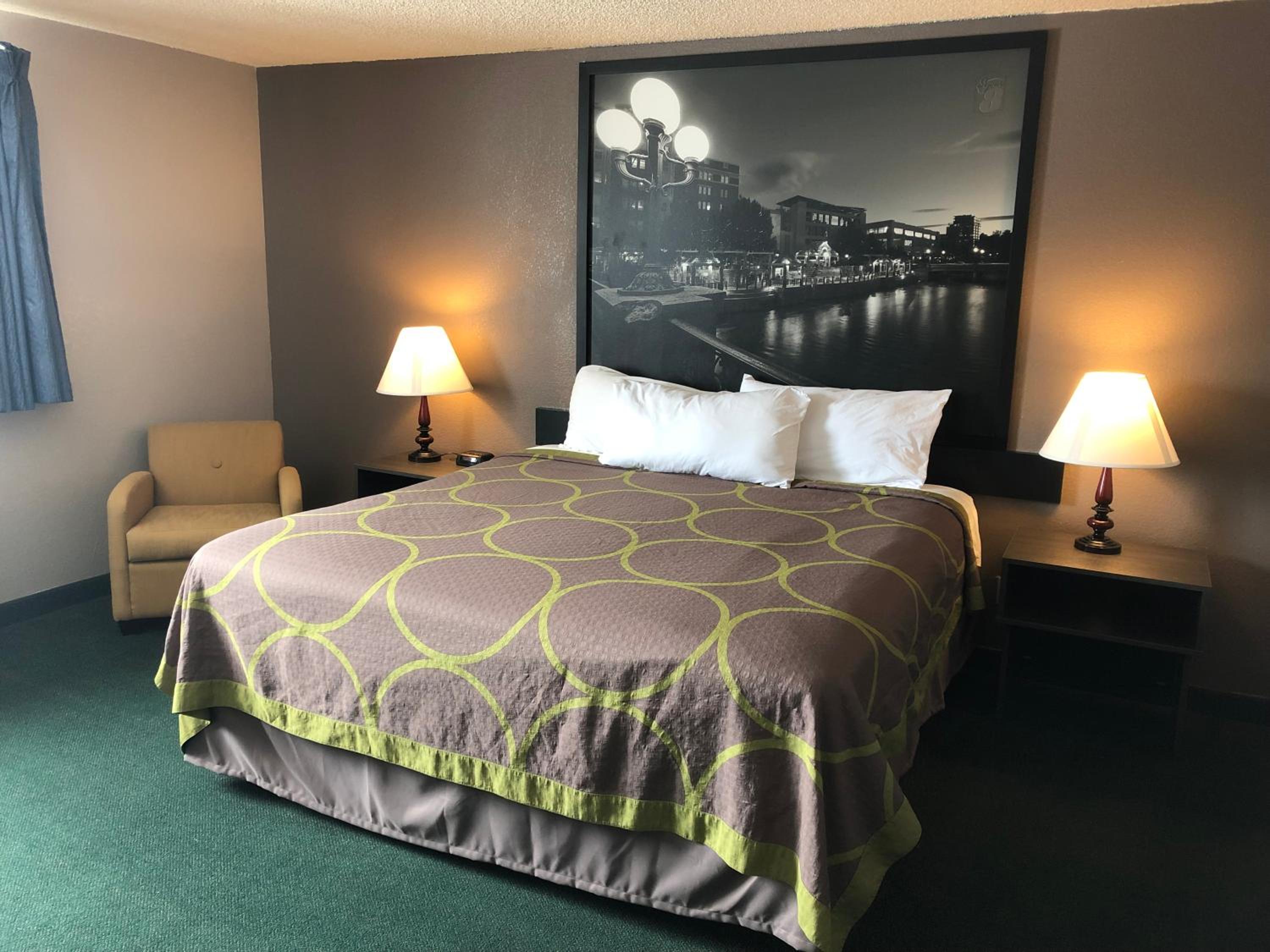 Queen Room - Mobility Access/Non-Smoking photo 2