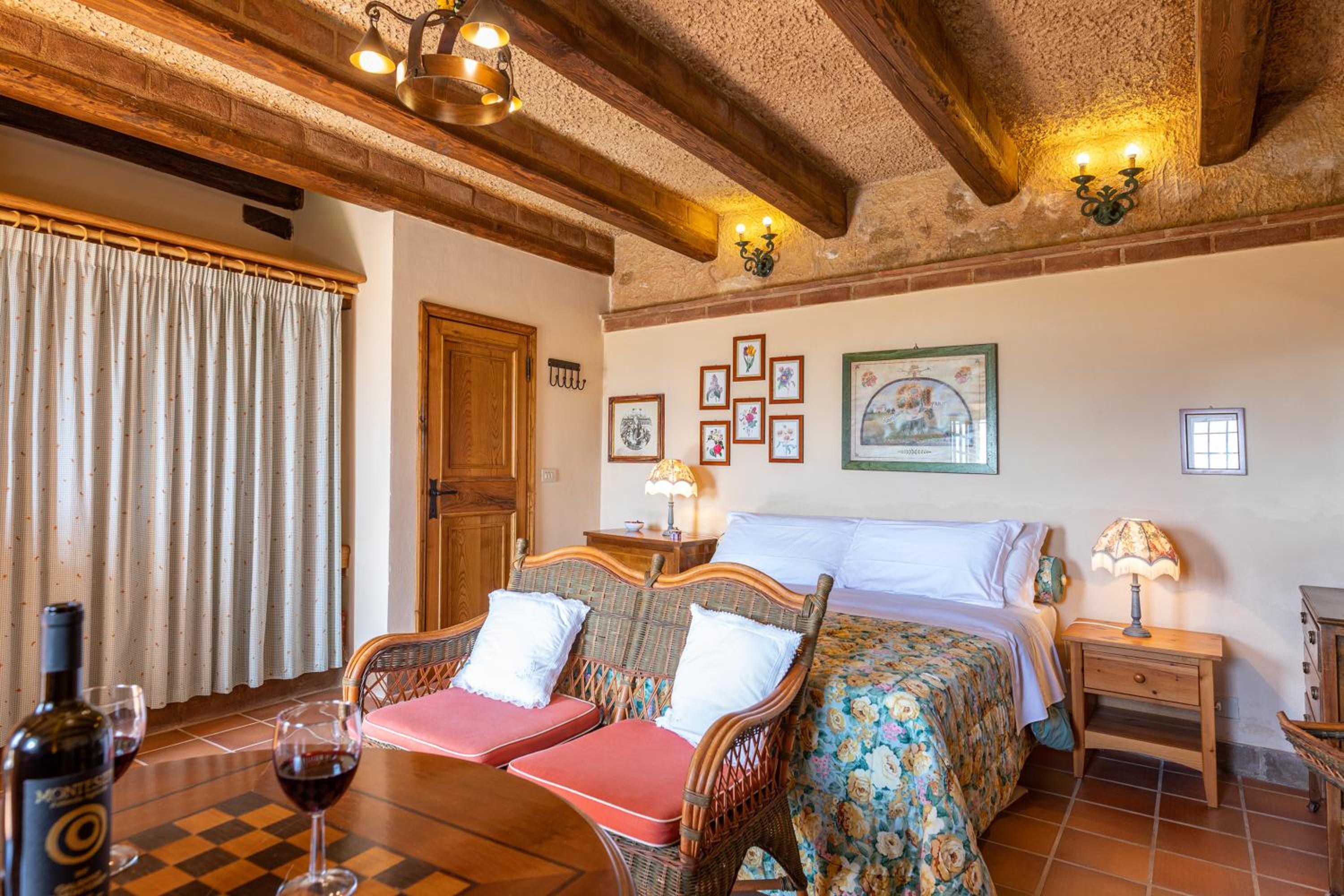 Six-Bedroom Villa on Two Floors photo 1
