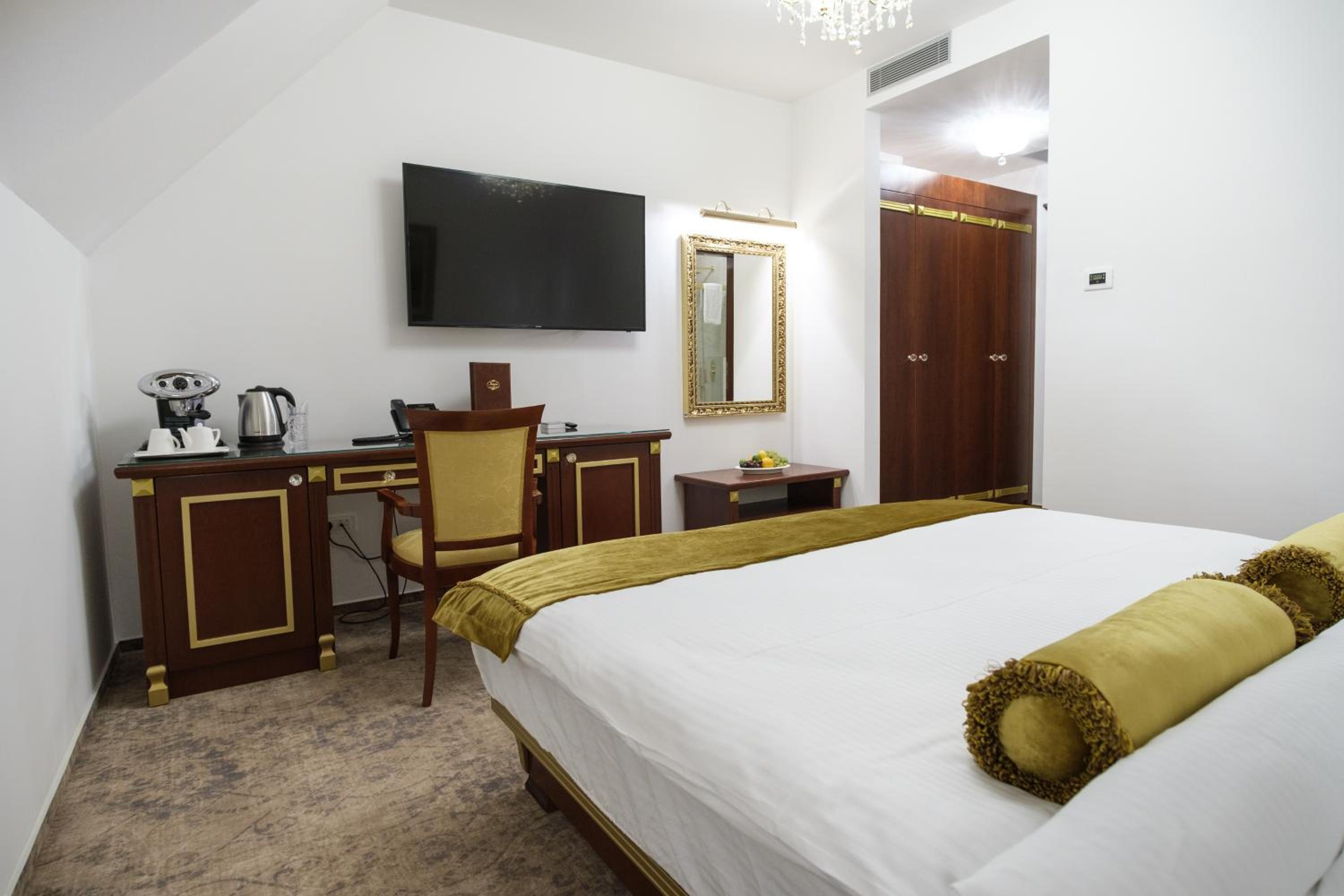 Deluxe Double or Twin Room - Photo 2