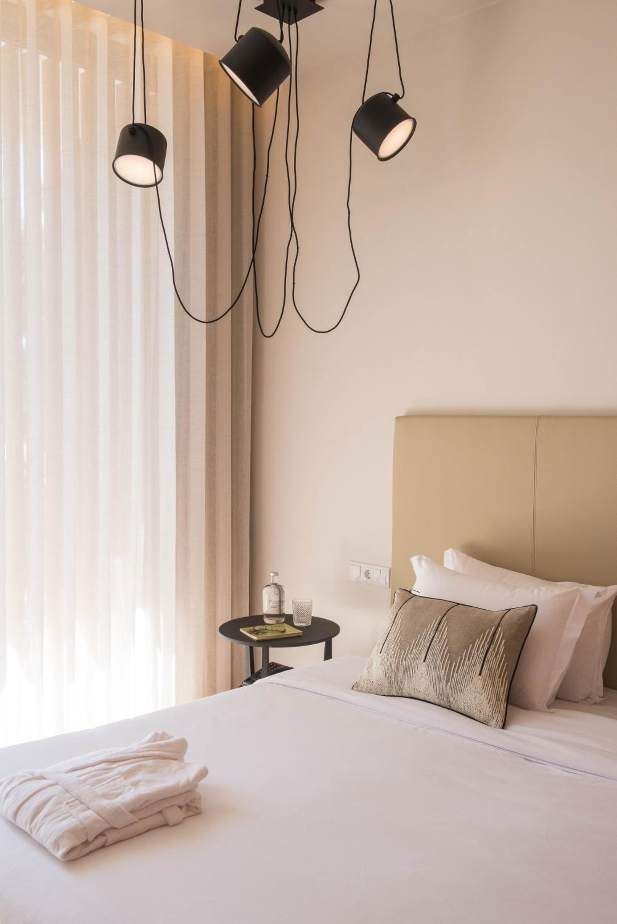 Double or Twin Room with View - Photo 12