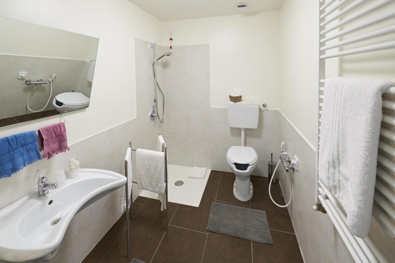 Double or Twin Room - Disability Access - Photo 7