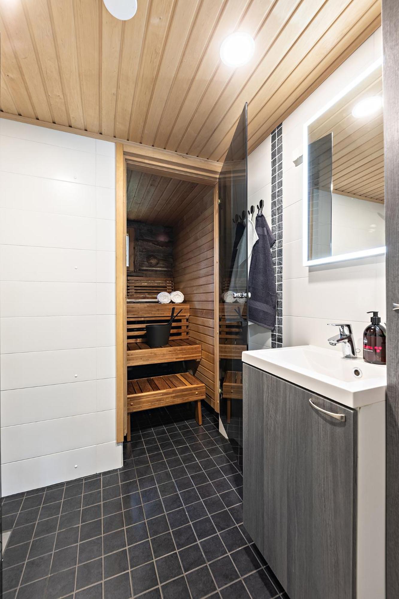 Superior Chalet - Photo 3