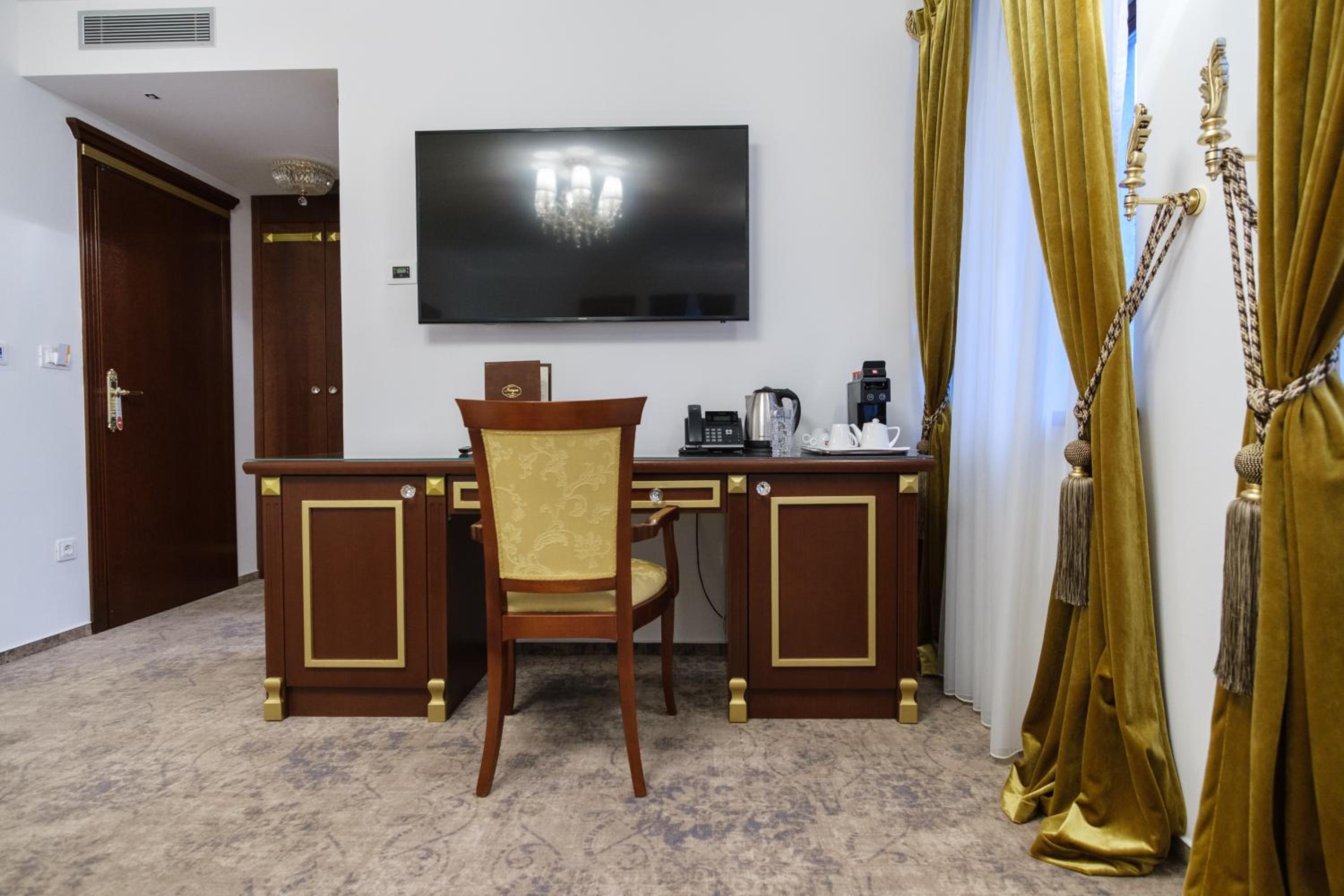 Superior Double or Twin Room - Photo 8