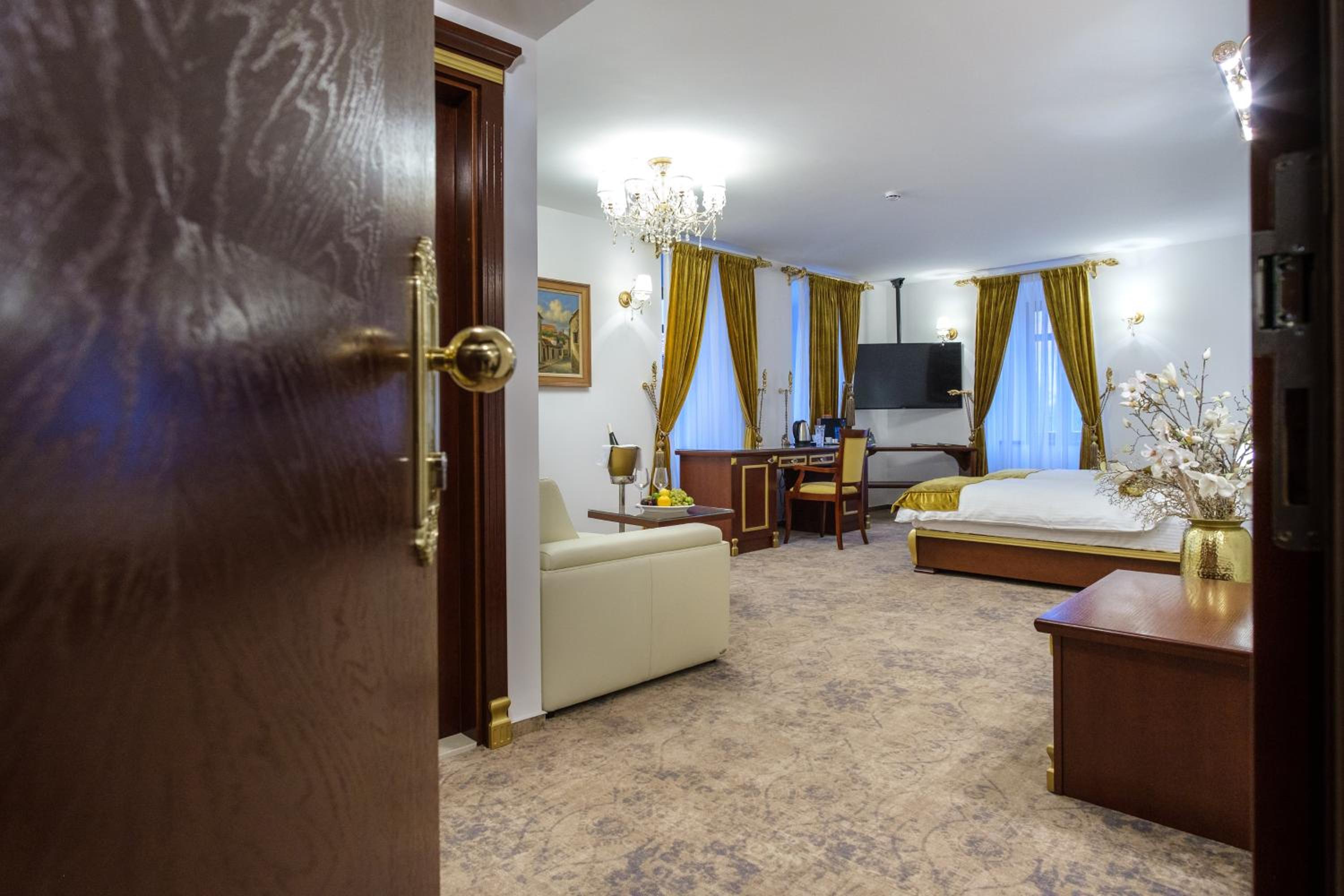 Deluxe Junior Suite - Photo 1