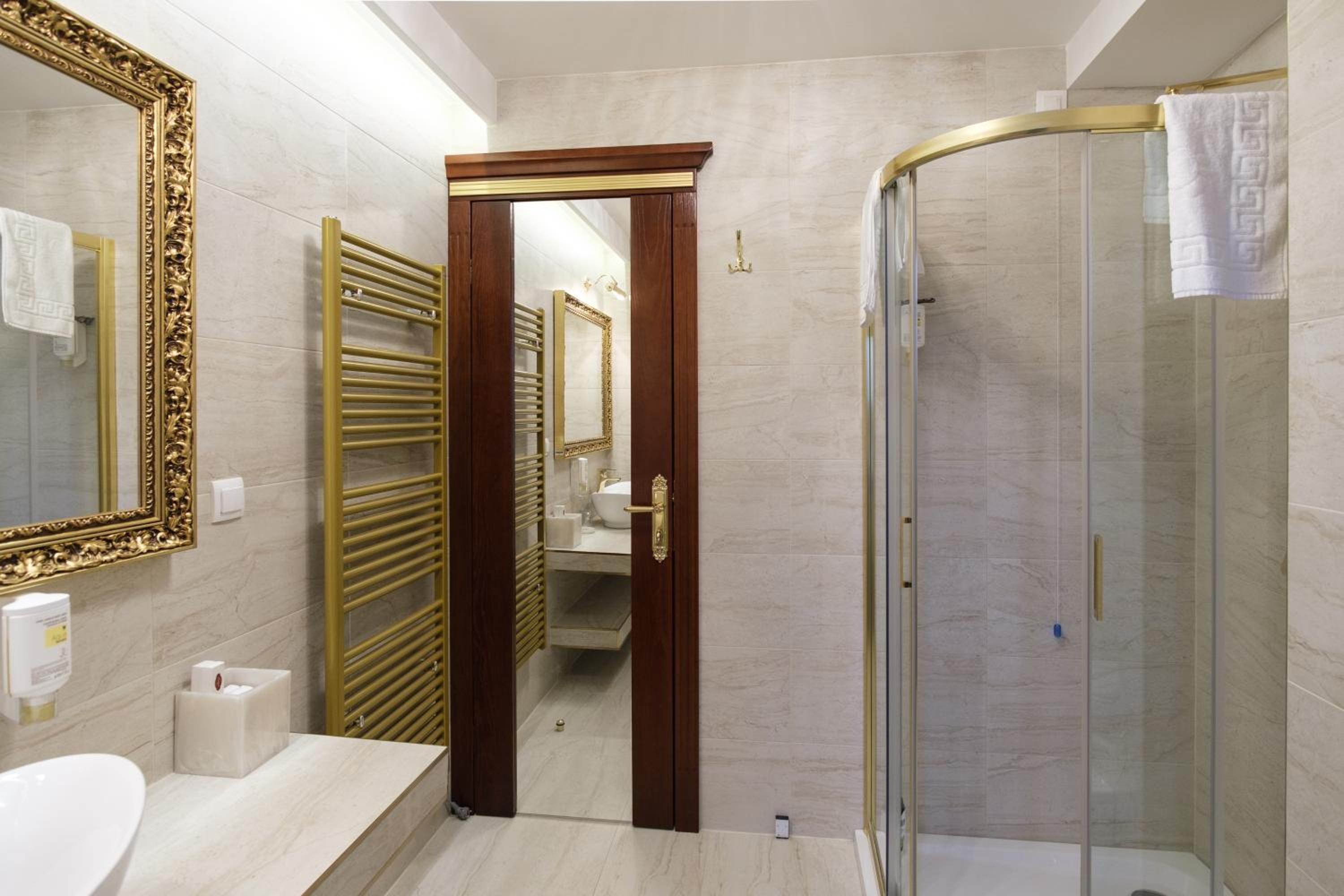 Deluxe Junior Suite - Photo 4