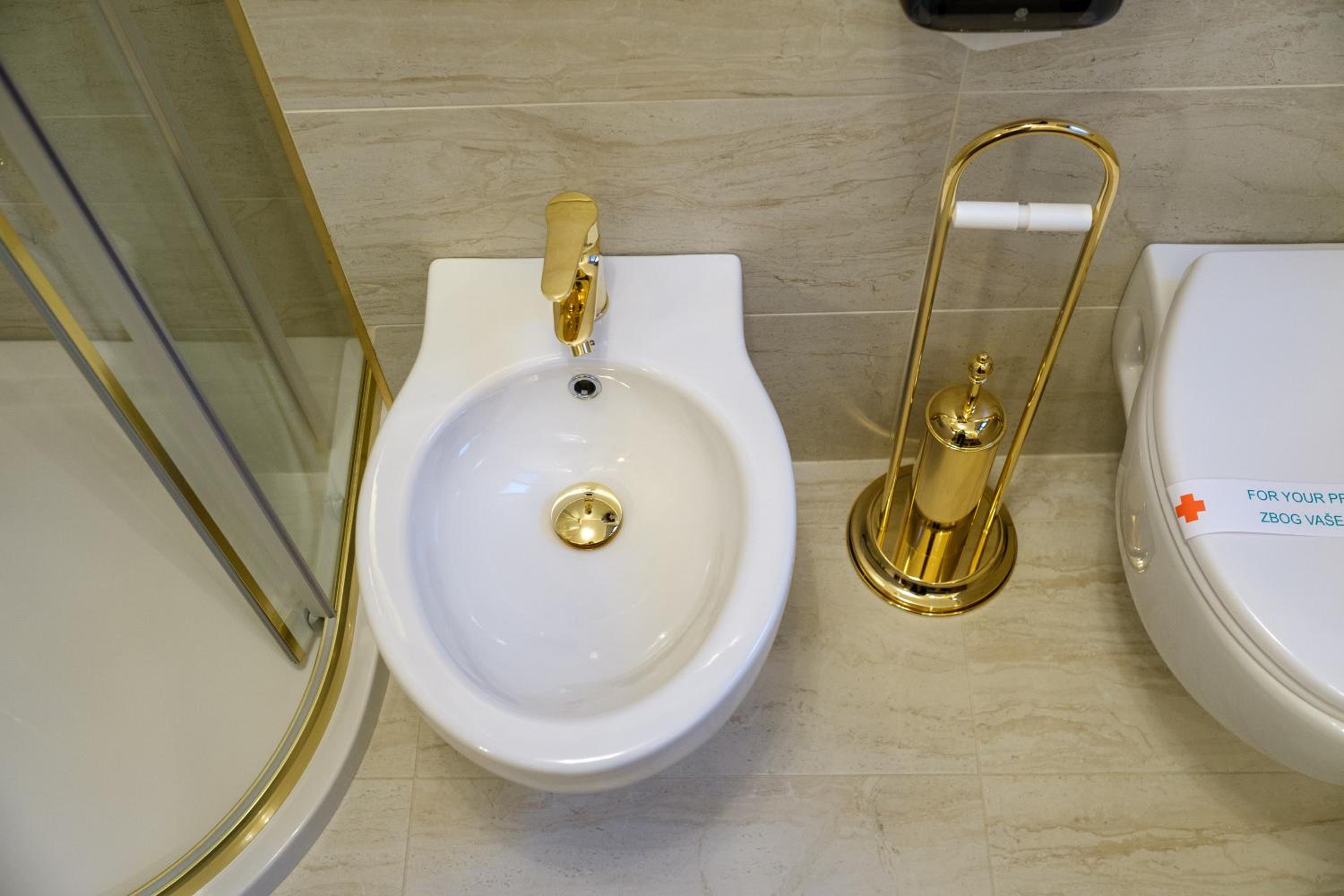 Deluxe Junior Suite - Photo 5