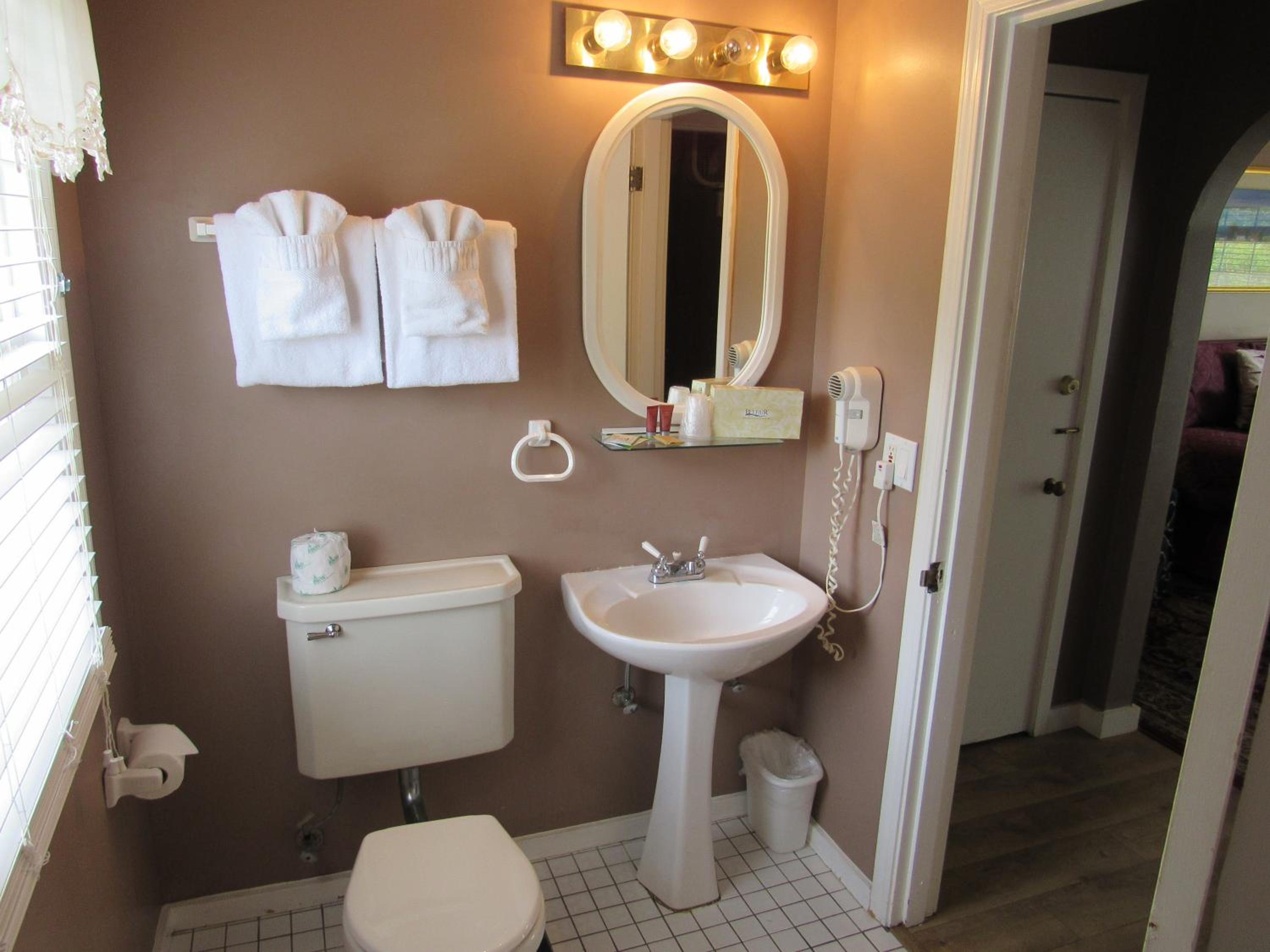 Deluxe Queen Room - Photo 3