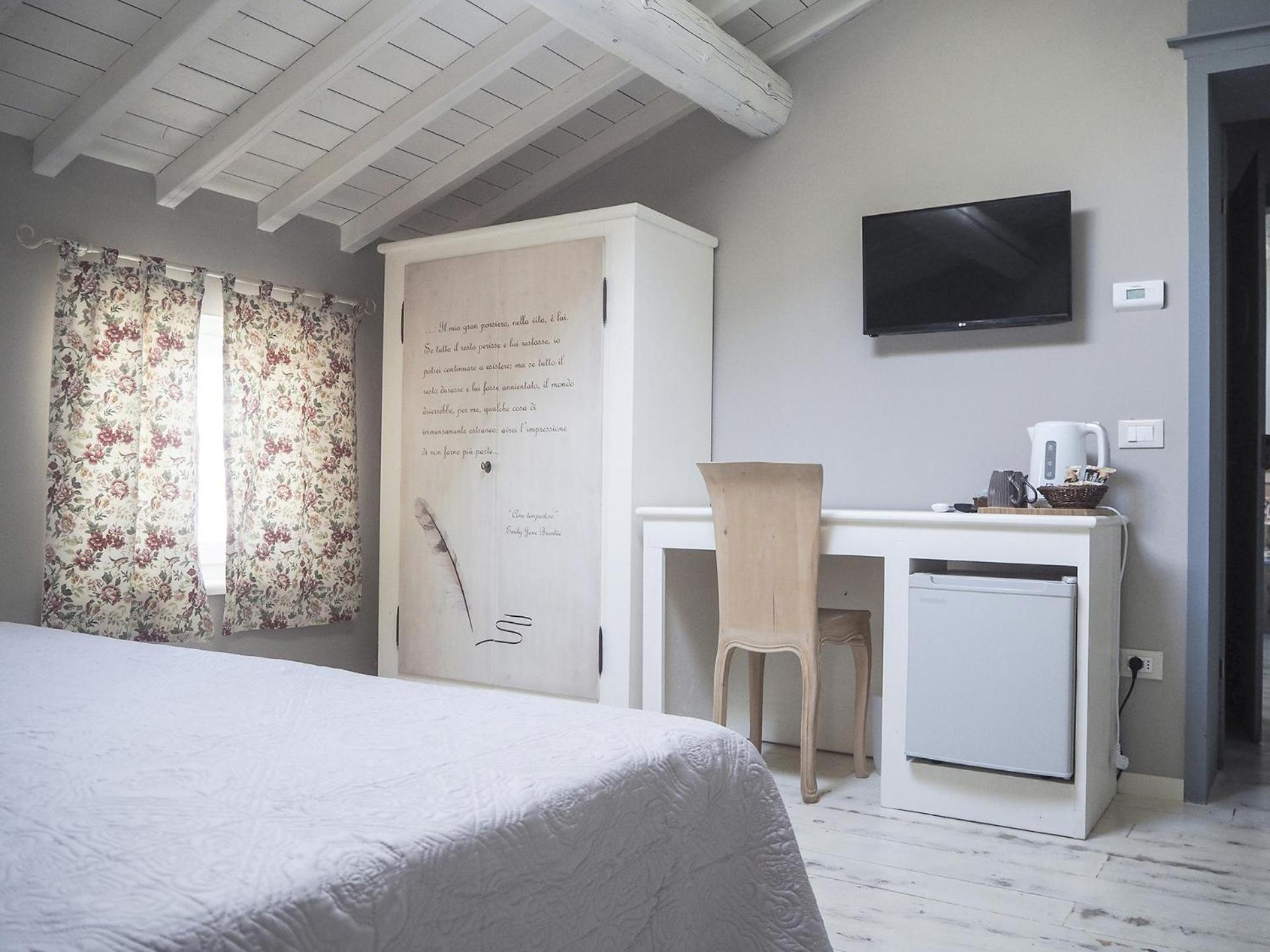 Triple Room with Private Bathroom - Photo 12