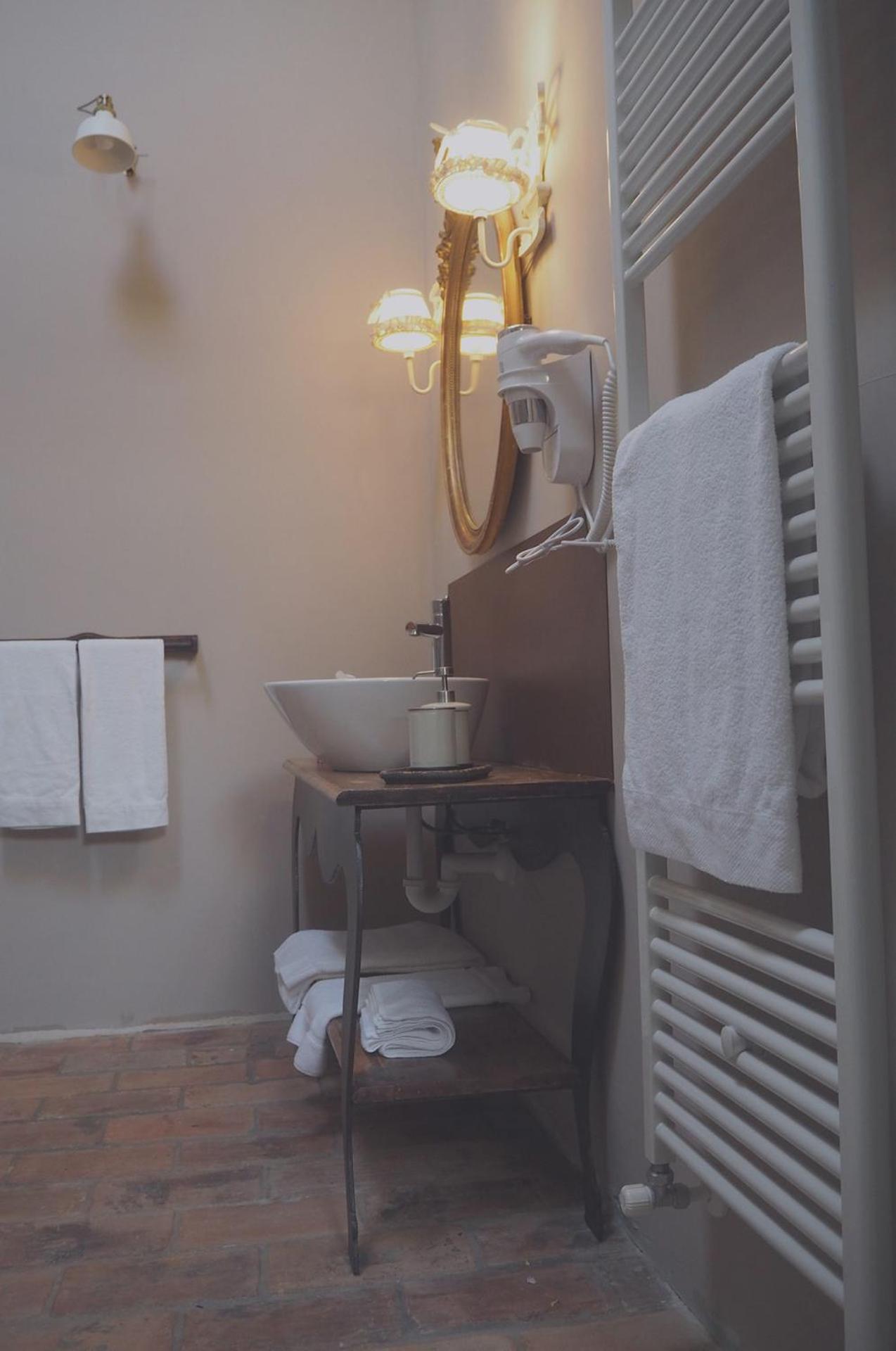 Triple Room with Private Bathroom - Photo 9