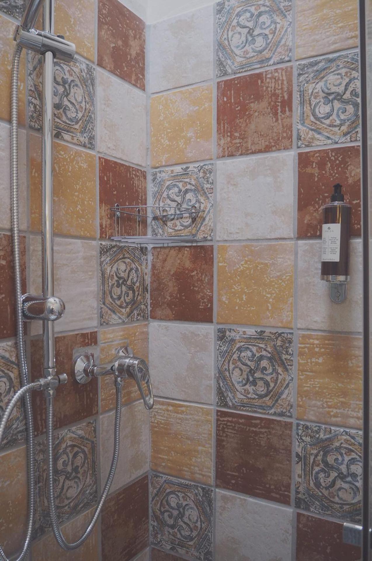 Triple Room with Private Bathroom - Photo 15